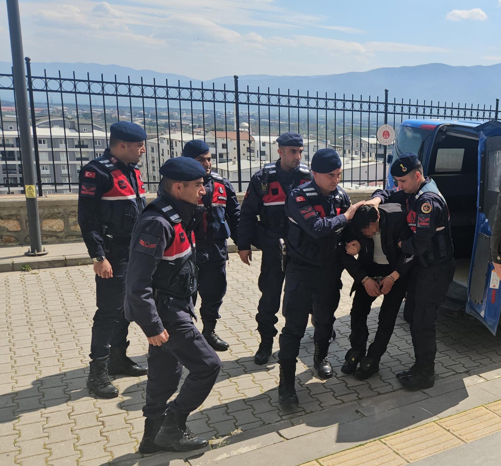 Bursa’da baba ve oğlunu öldüren zanlı adliyeye sevk edildi