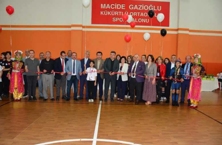Bursa’da bilim coşkusu: TÜBİTAK 4006 fuarı açıldı