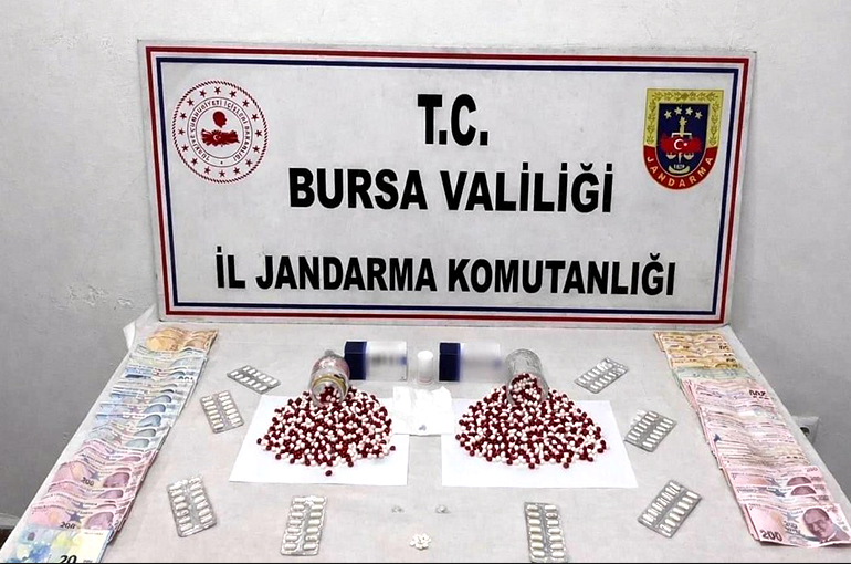 Bursa'da bin 39 adet sentetik hap ele geçirildi