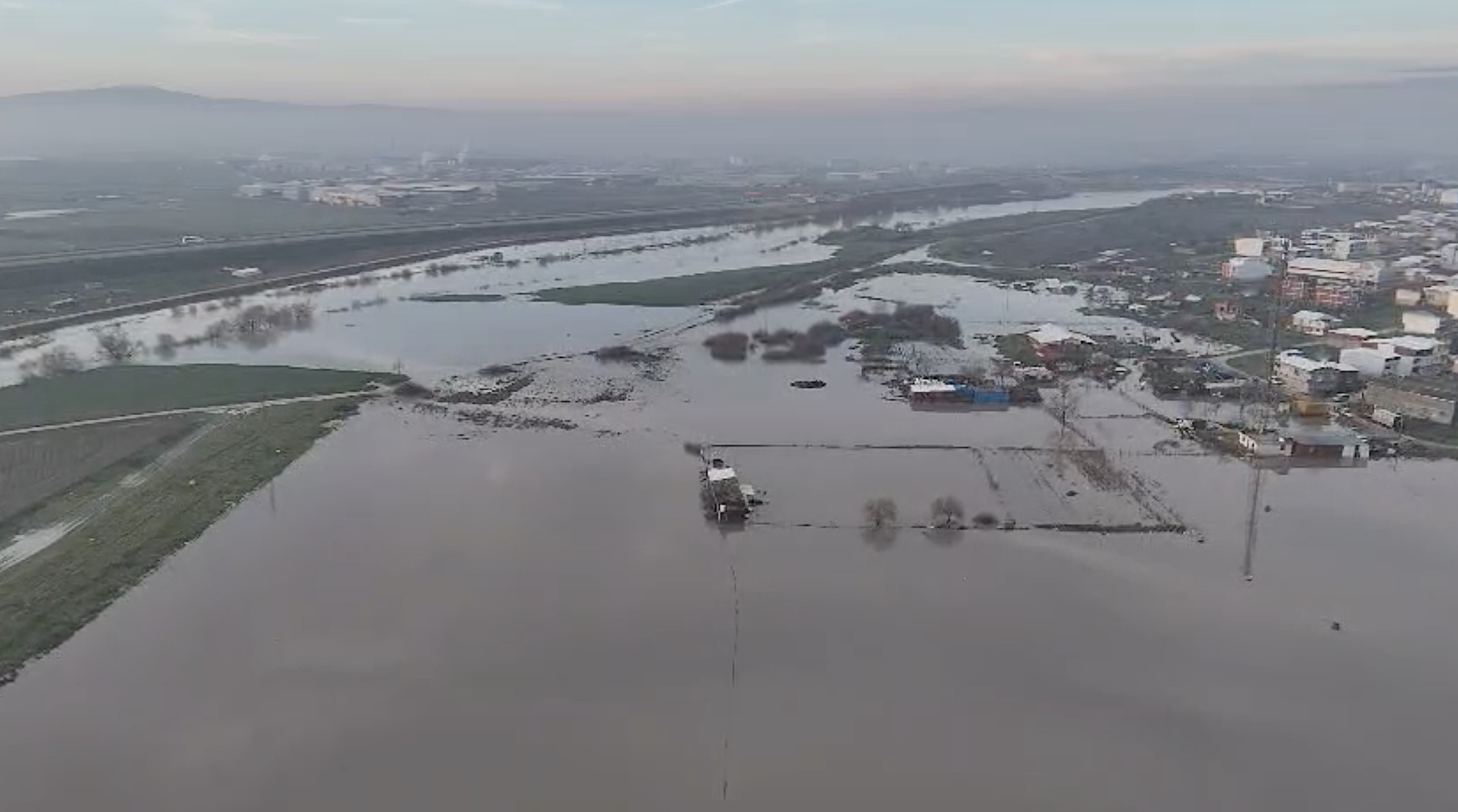 Bursa'da binlerce dekar ekili alan sular altında