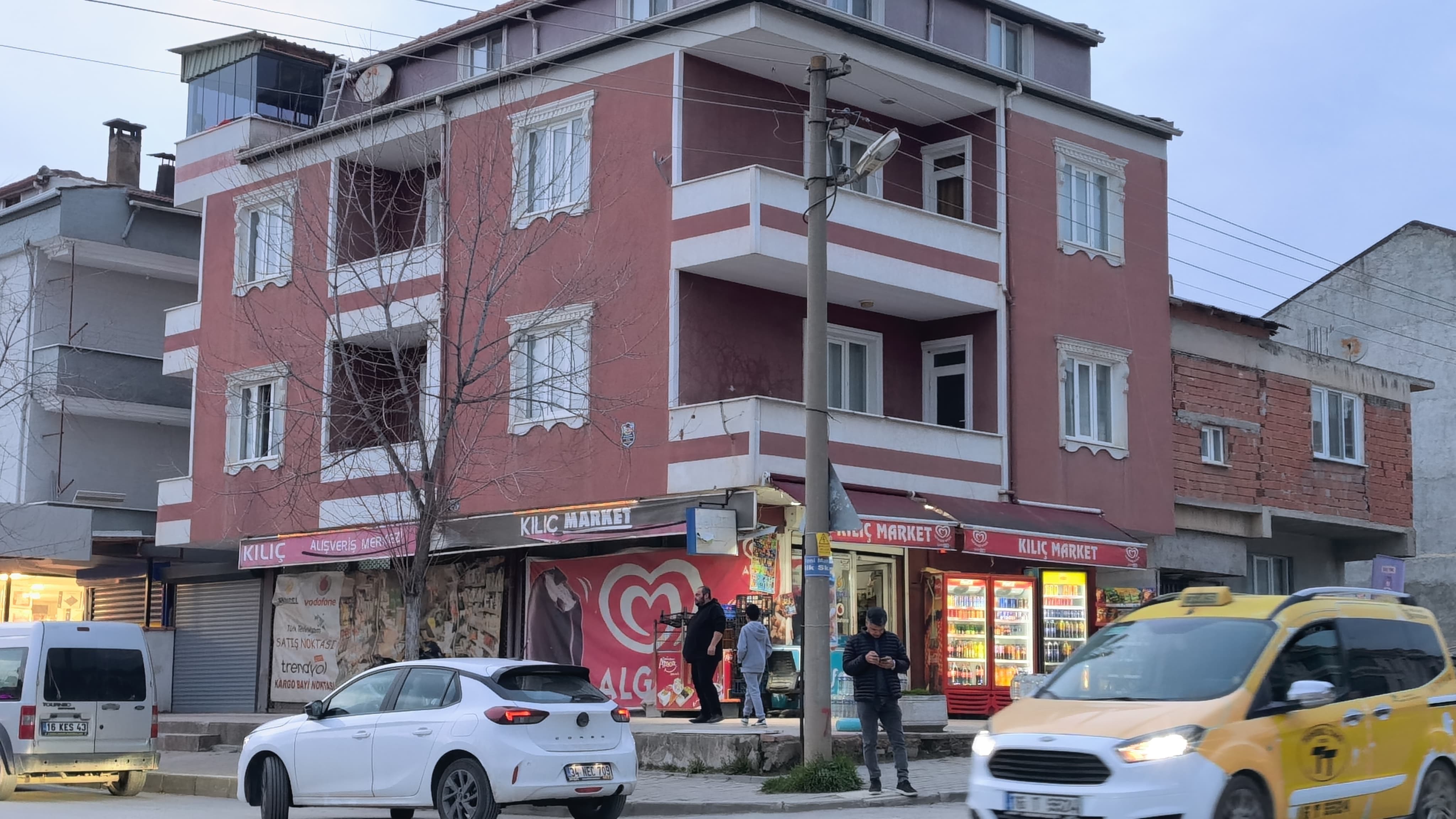 Bursa’da Boşanma Öncesi Dehşet: Balkondan Atladı!