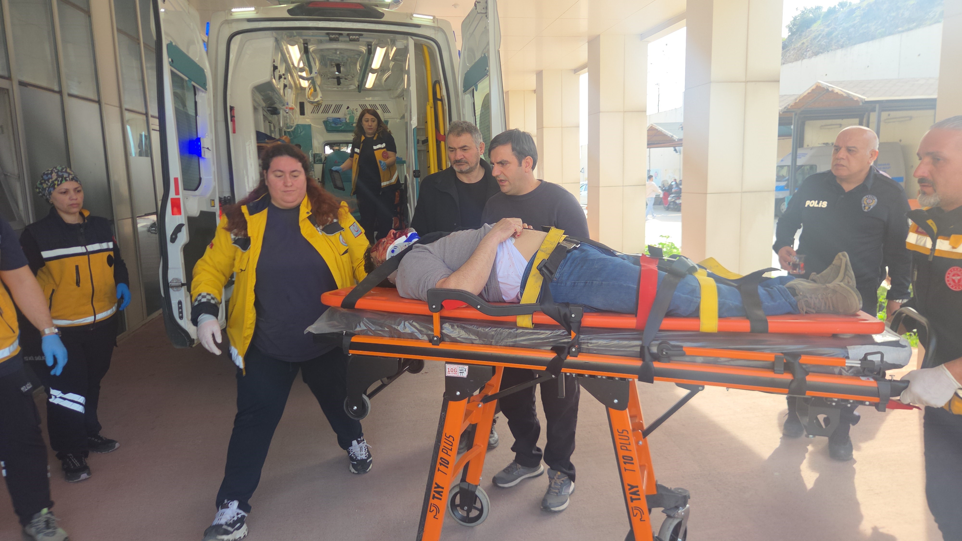 Bursa'da çatıdan düşen usta ağır yaralandı