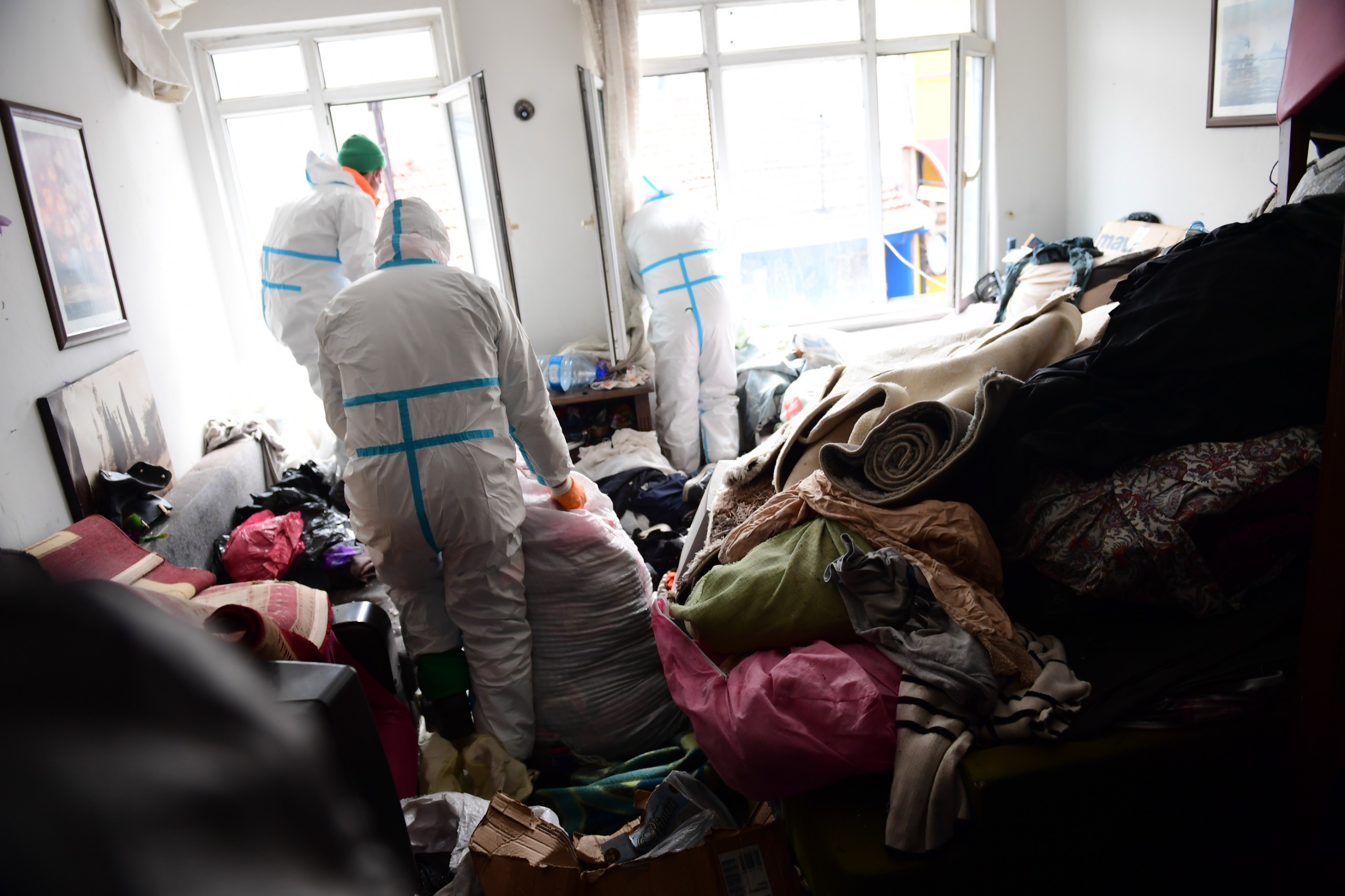 Bursa’da Çöp Ev Temizlendi: 4 Kamyon Atık Çıkarıldı