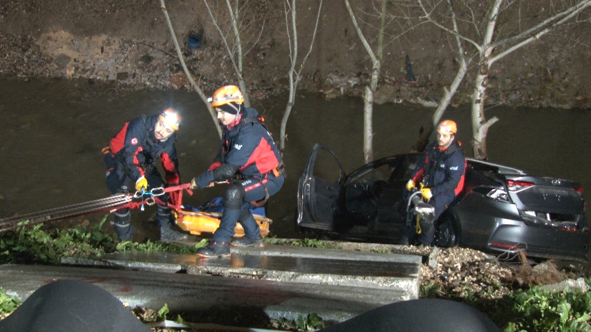 Bursa'da deprem tatbikatı gerçeğini aratmadı