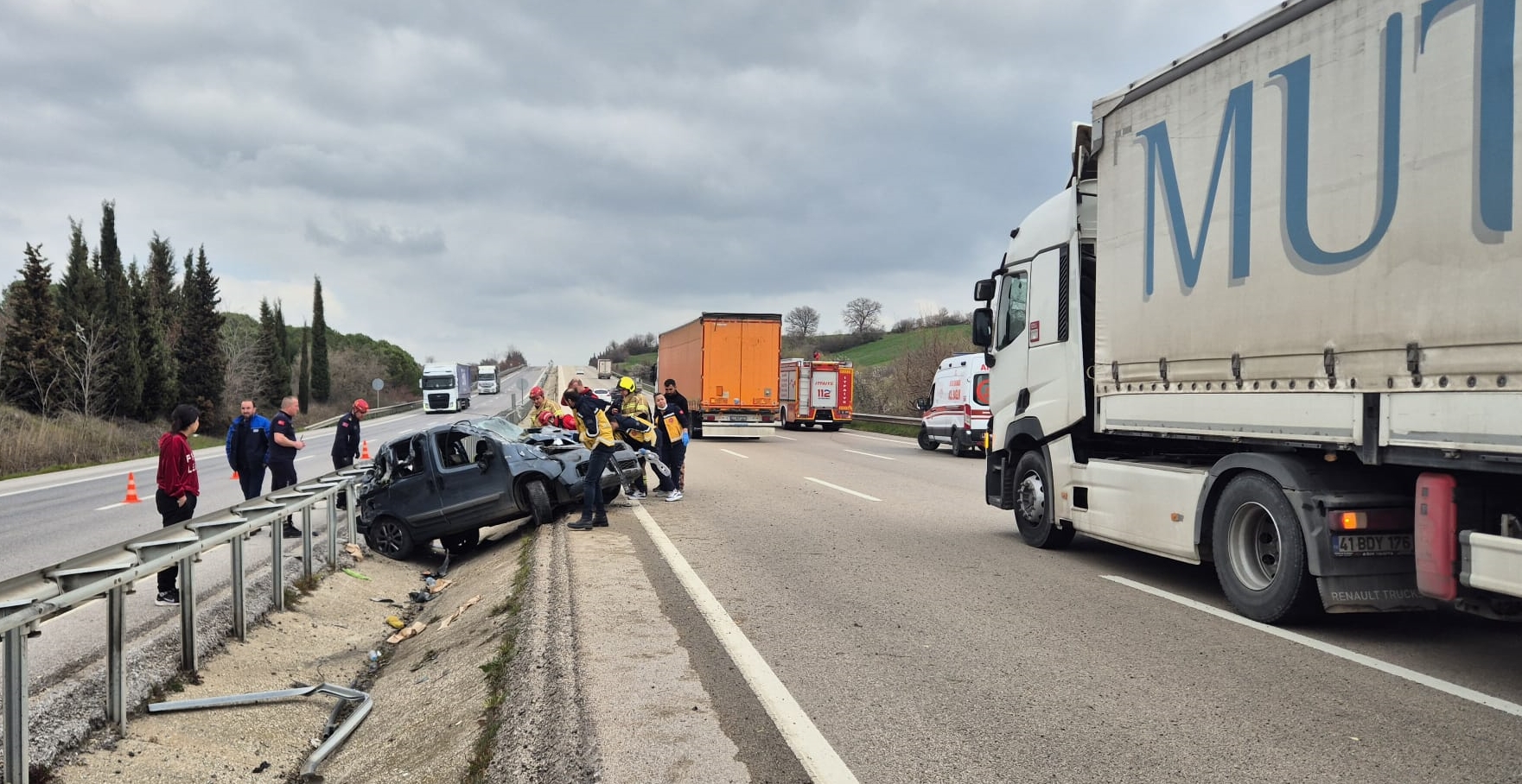 Bursa'da devrilen otomobildeki 5 kişi yaralandı