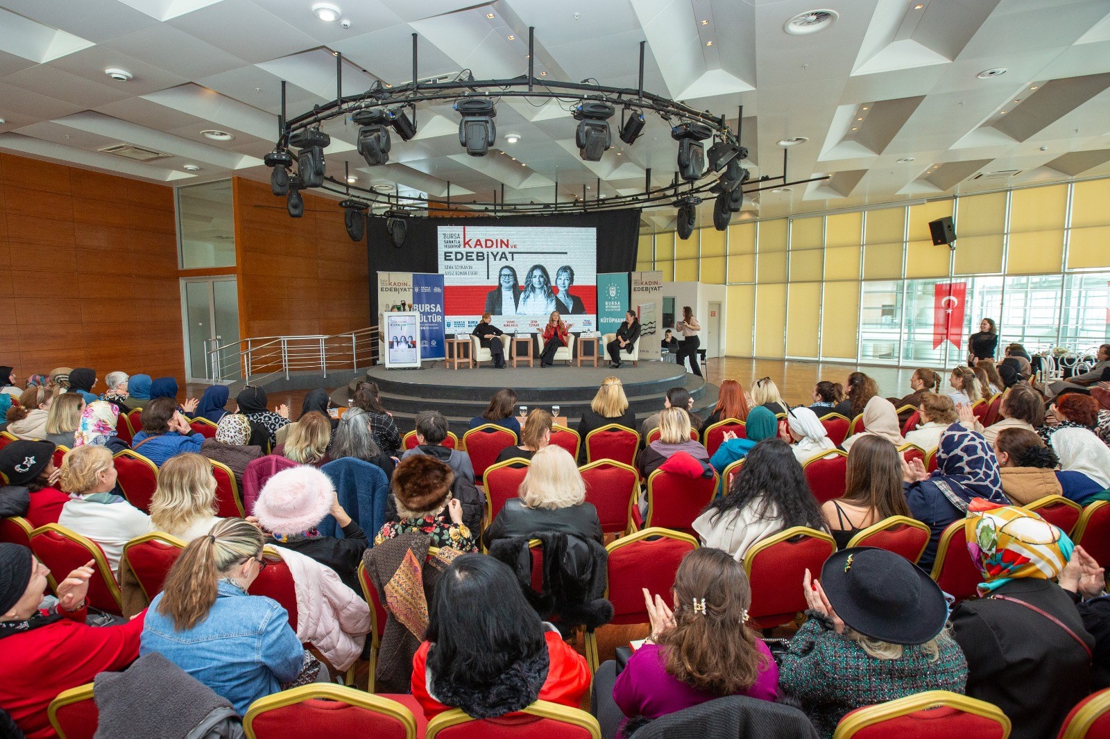 Bursa'da edebiyatla kadın hikayelerine yolculuk