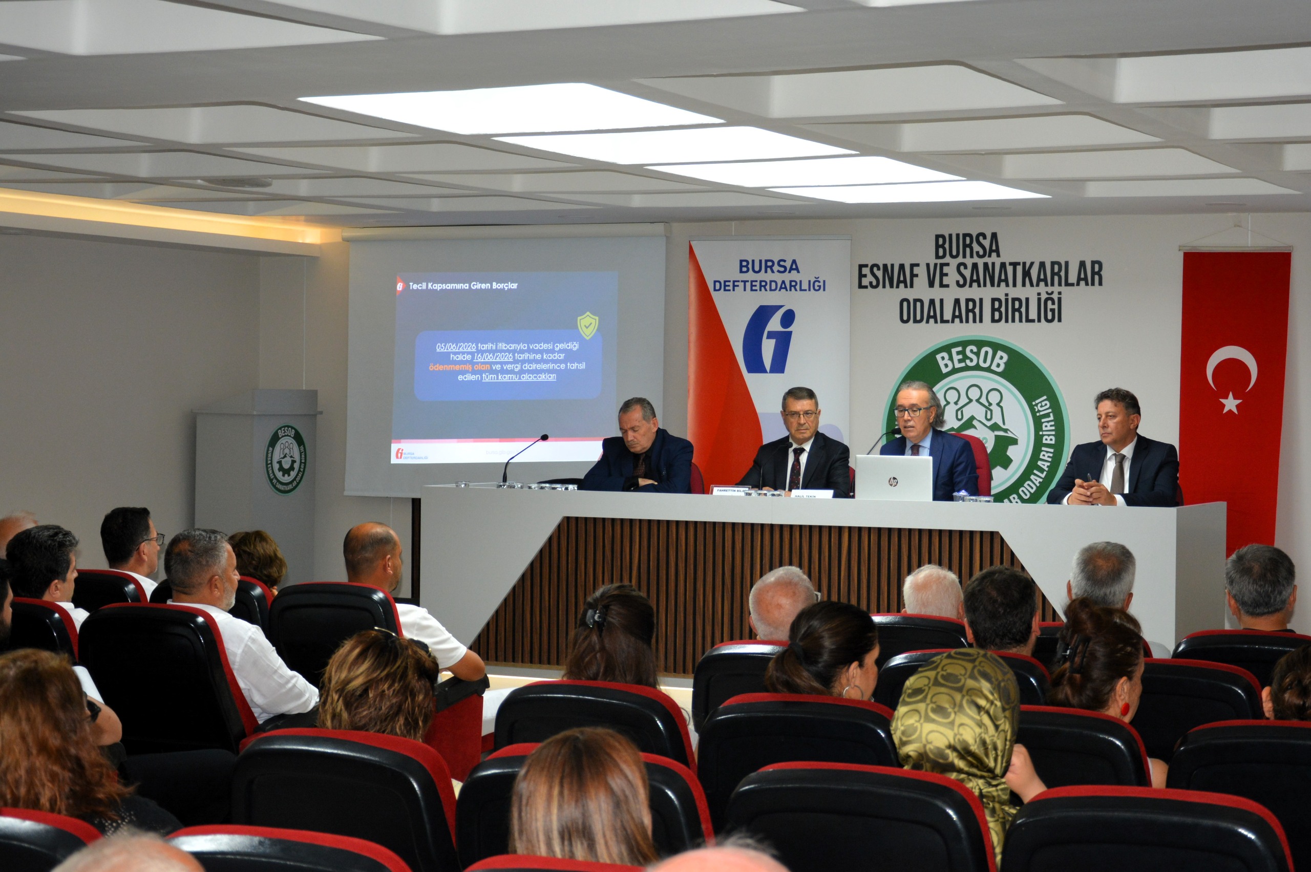 Bursa'da esnaflar vergi borçlarında düşük faizli ödeme ve taksitle ilgili bilgilendirildi