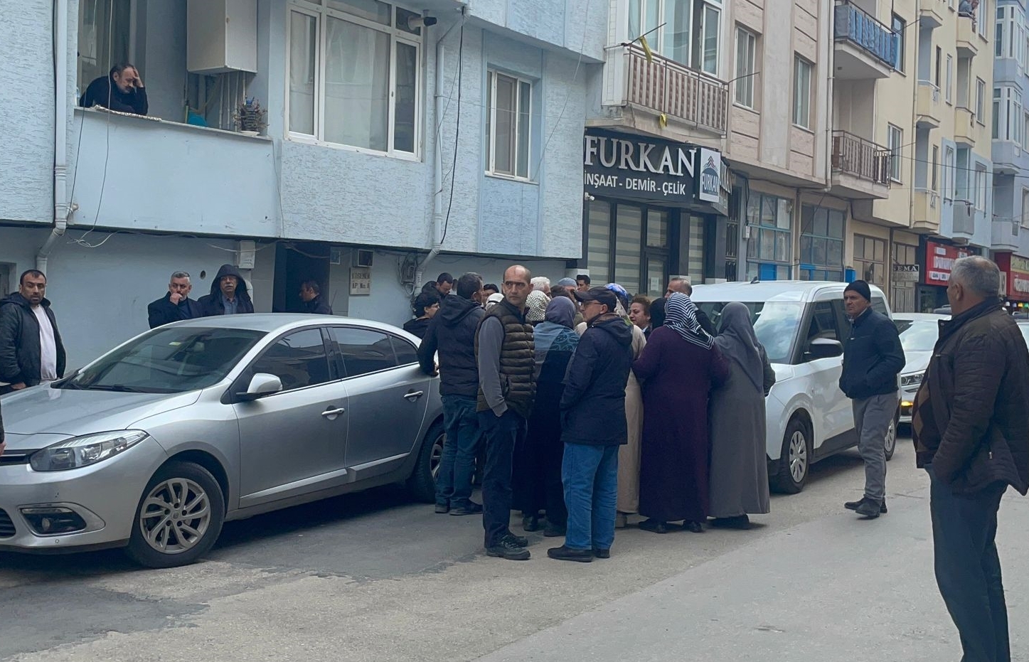 Bursa'da evinde bıçakla öldürülen kadının kızı ile kızının sevgilisi gözaltına alındı