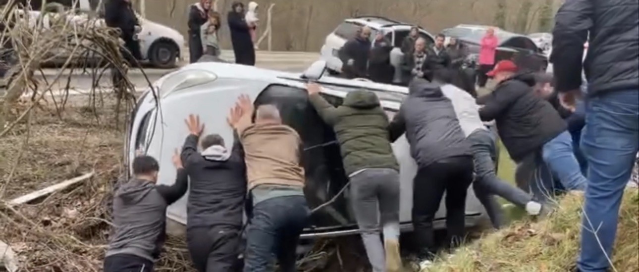 Bursa'da feci kaza: Araç takla attı