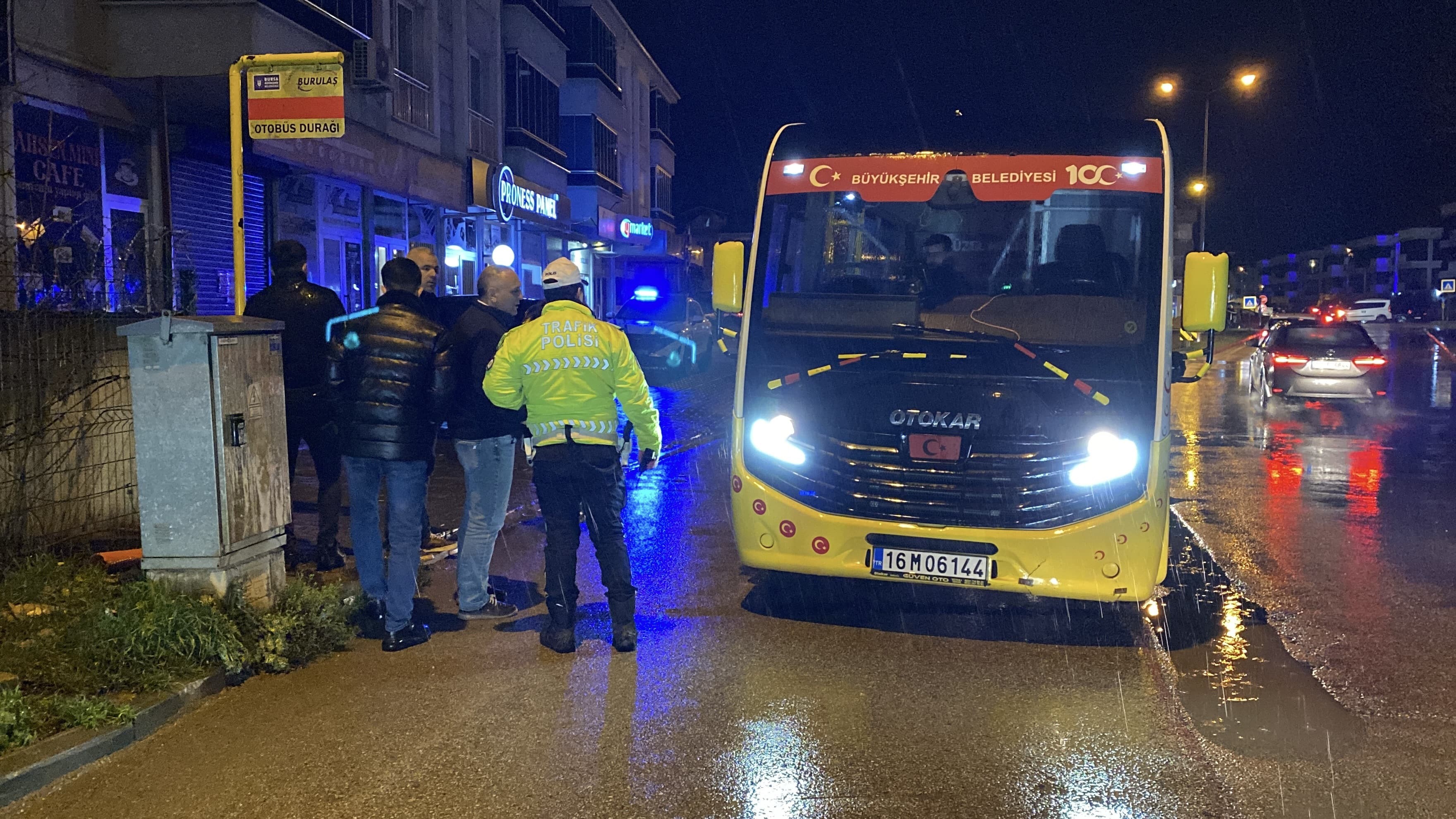 Bursa'da halk minibüsü anne ve kızına çarptı: 2 yaralı