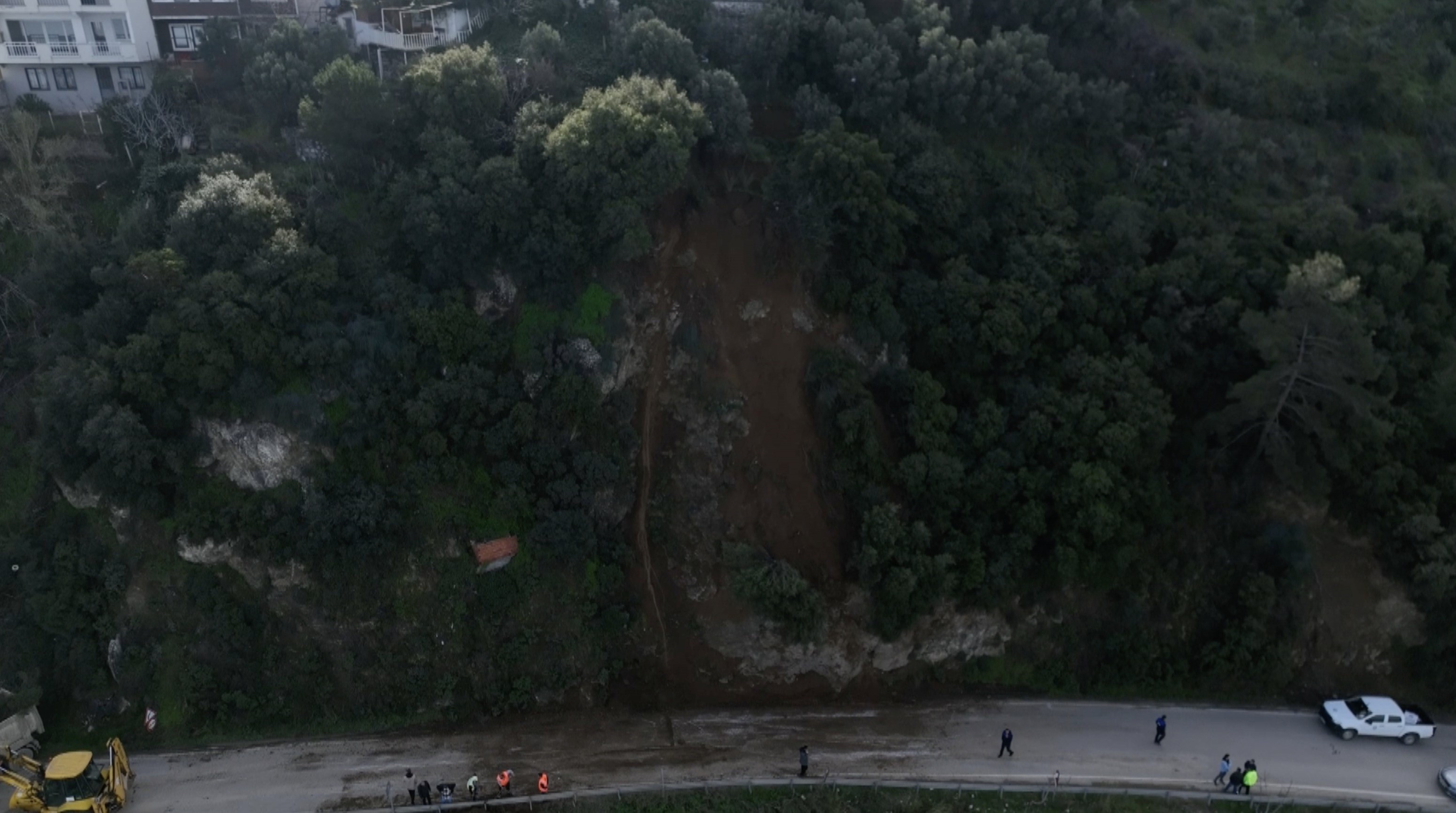 Bursa'da heyelan bölgesi temizlendi... Kayan bölge dron ile görüntülendi