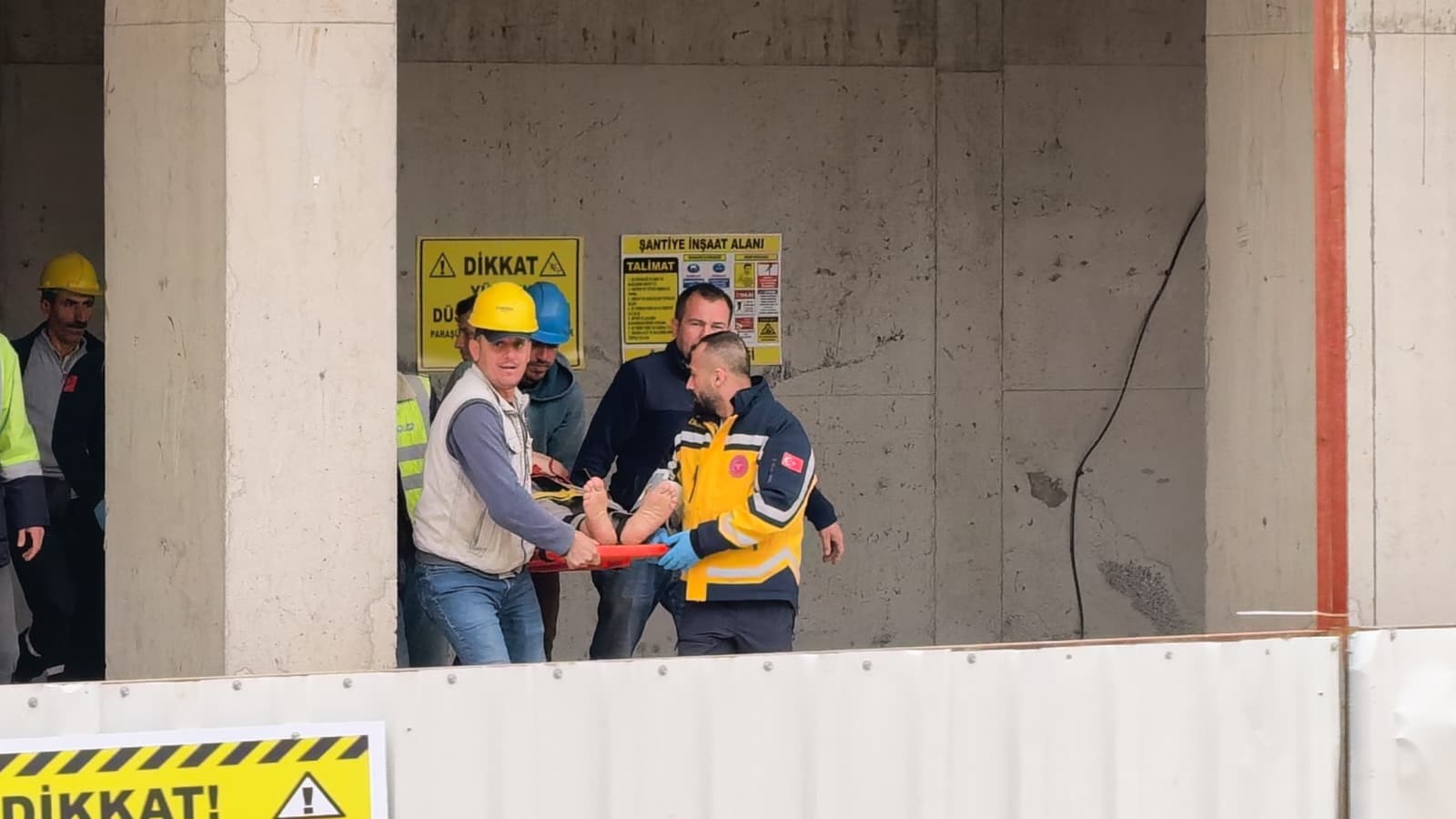 Bursa'da inşaatın 2. katından düşen işçi yaralandı