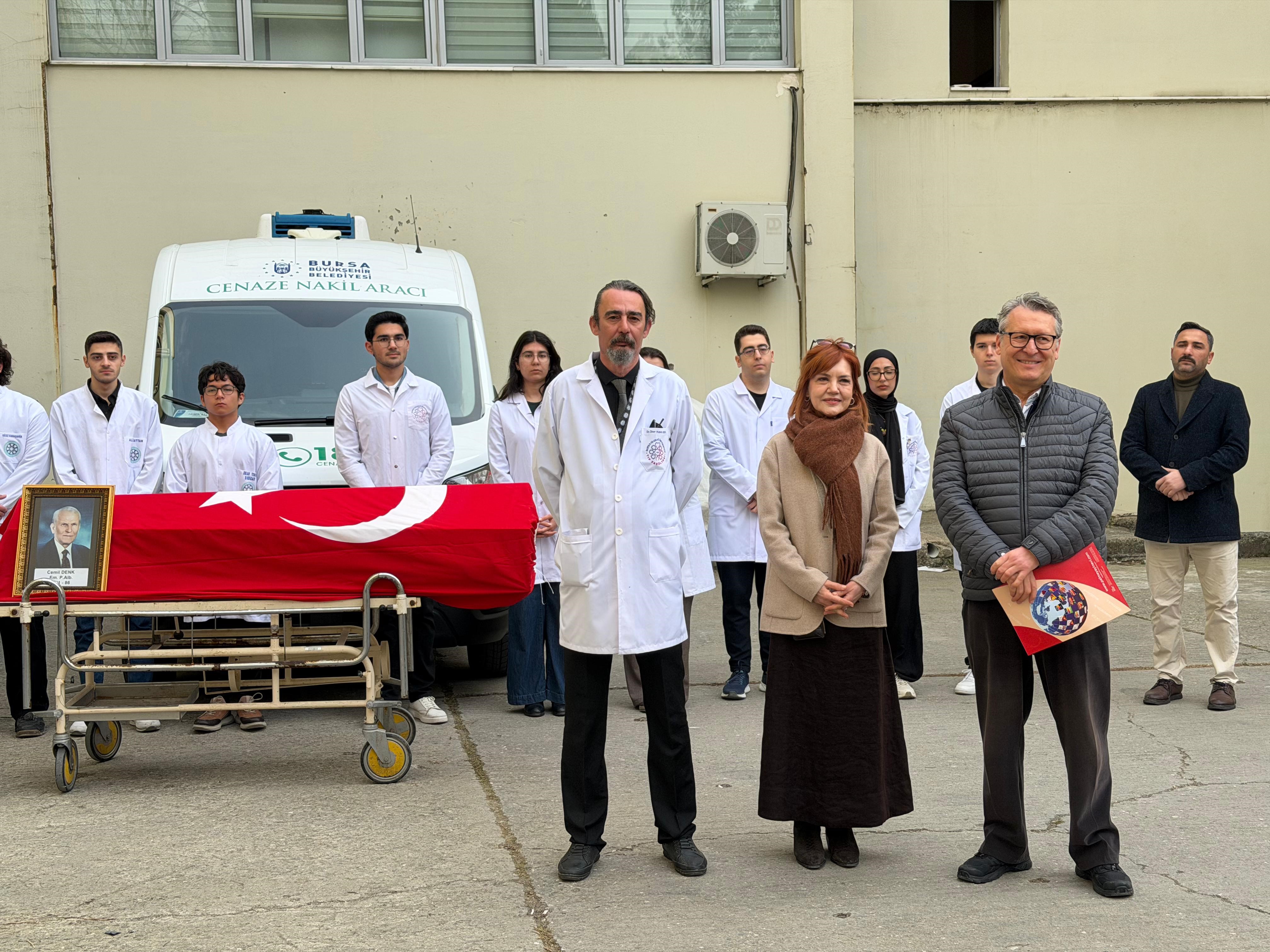 Bursa'da kadavraya vefa töreni: 6 yıl tıp eğitimine katkı sağladı, ailesine teslim edildi