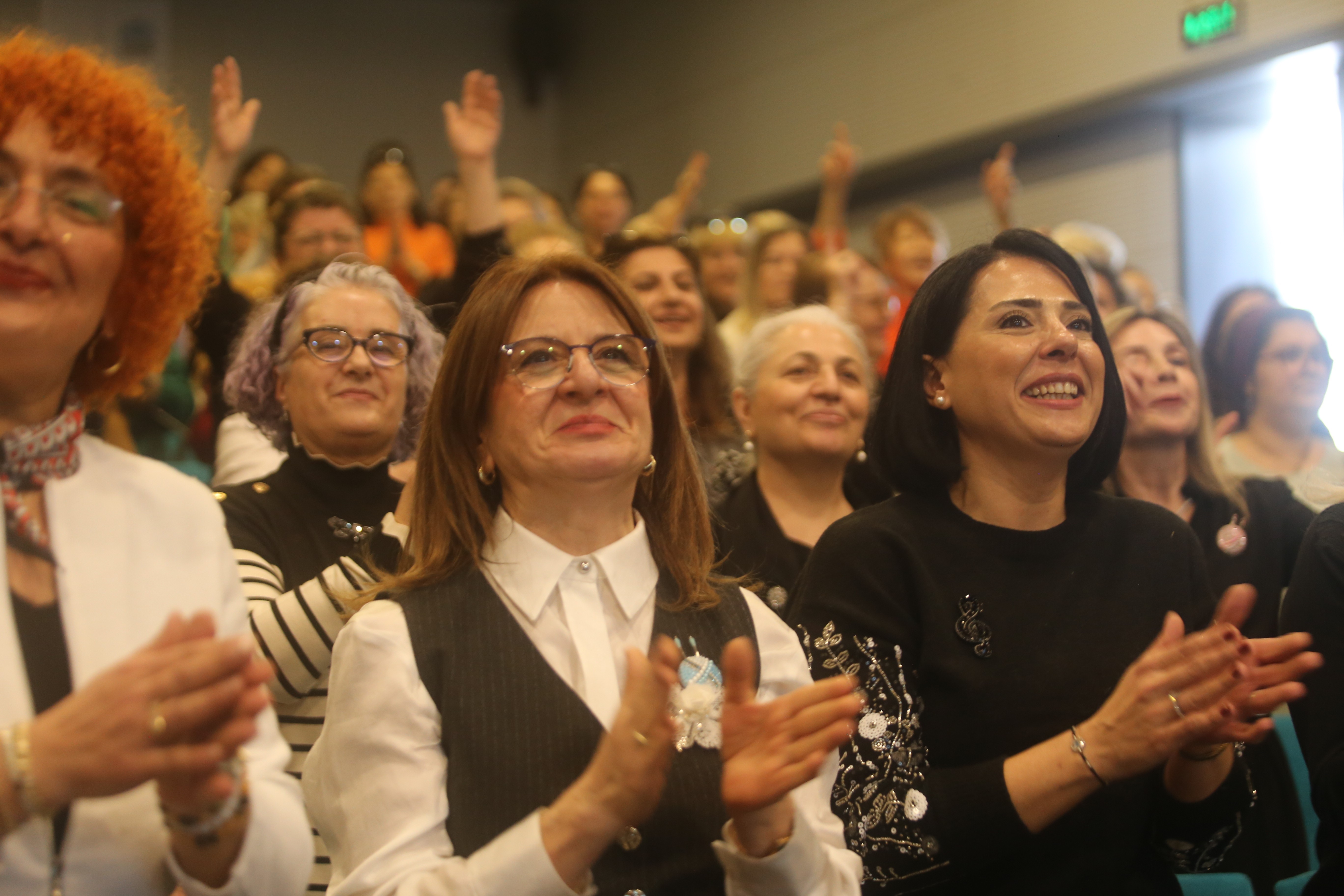 Bursa'da kadınlardan huzurevine ilmek ilmek sevgi