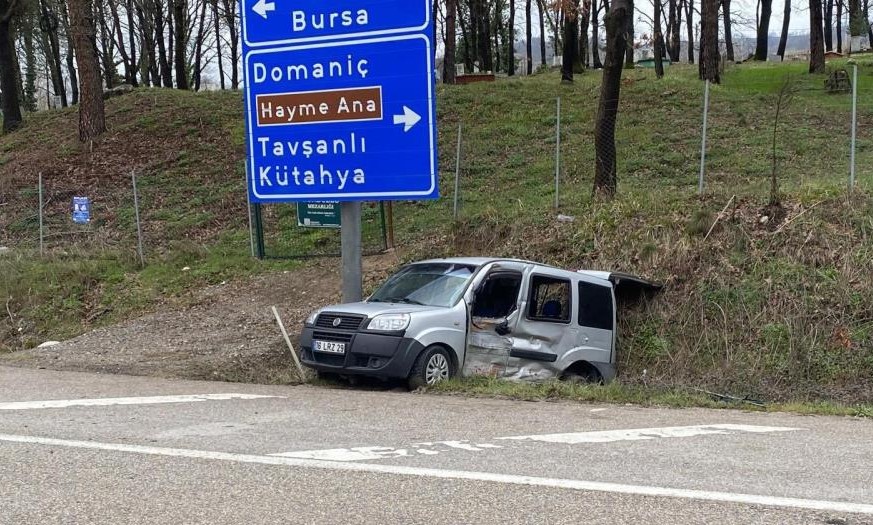 Bursa'da kamyonet ile hafif ticari araç çarpıştı: 4 yaralı