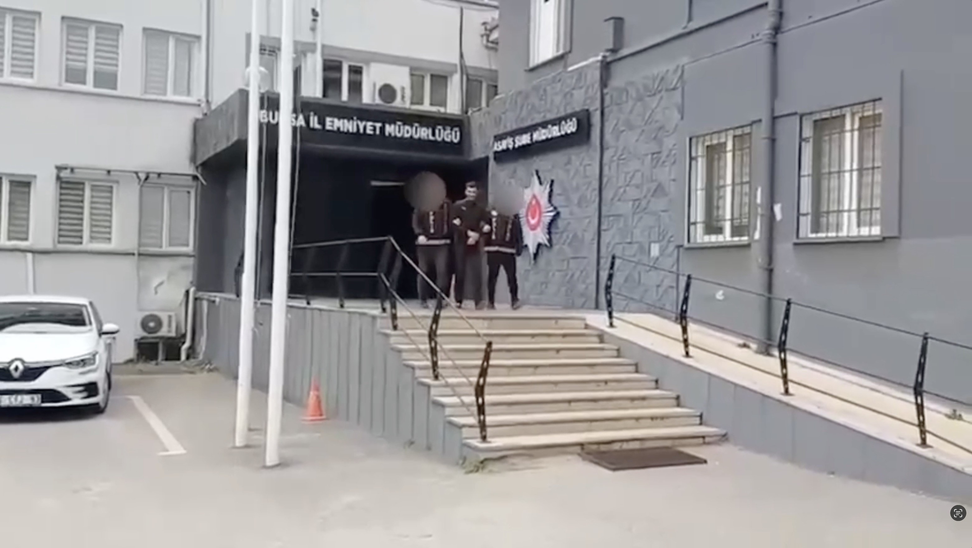 Bursa’da kesinleşmiş hapis cezası bulunan 3 firari yakalandı