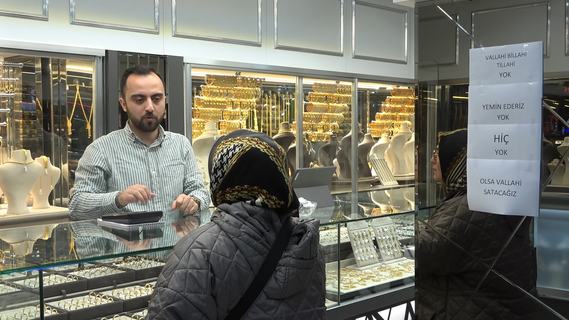 Bursa’da Kuyumcuda Gülümseten Yazı: “Vallahi Billahi Yok”