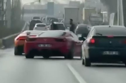 Bursa'da Lamborghini ve Ferrari sürücülerine 100 bin TL ceza
