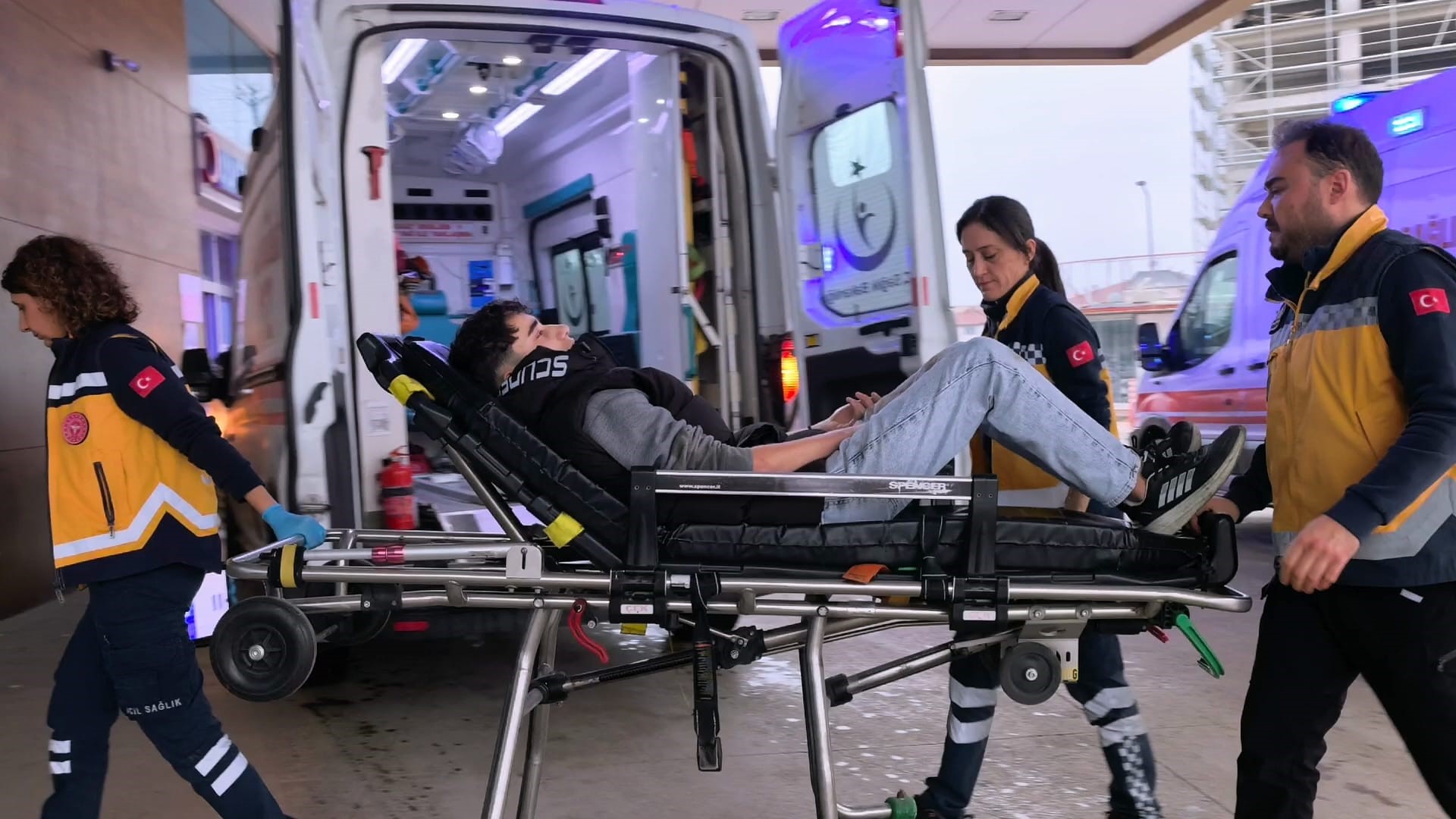 Bursa'da motosiklet kazası: 1’i çocuk 2 yaralı