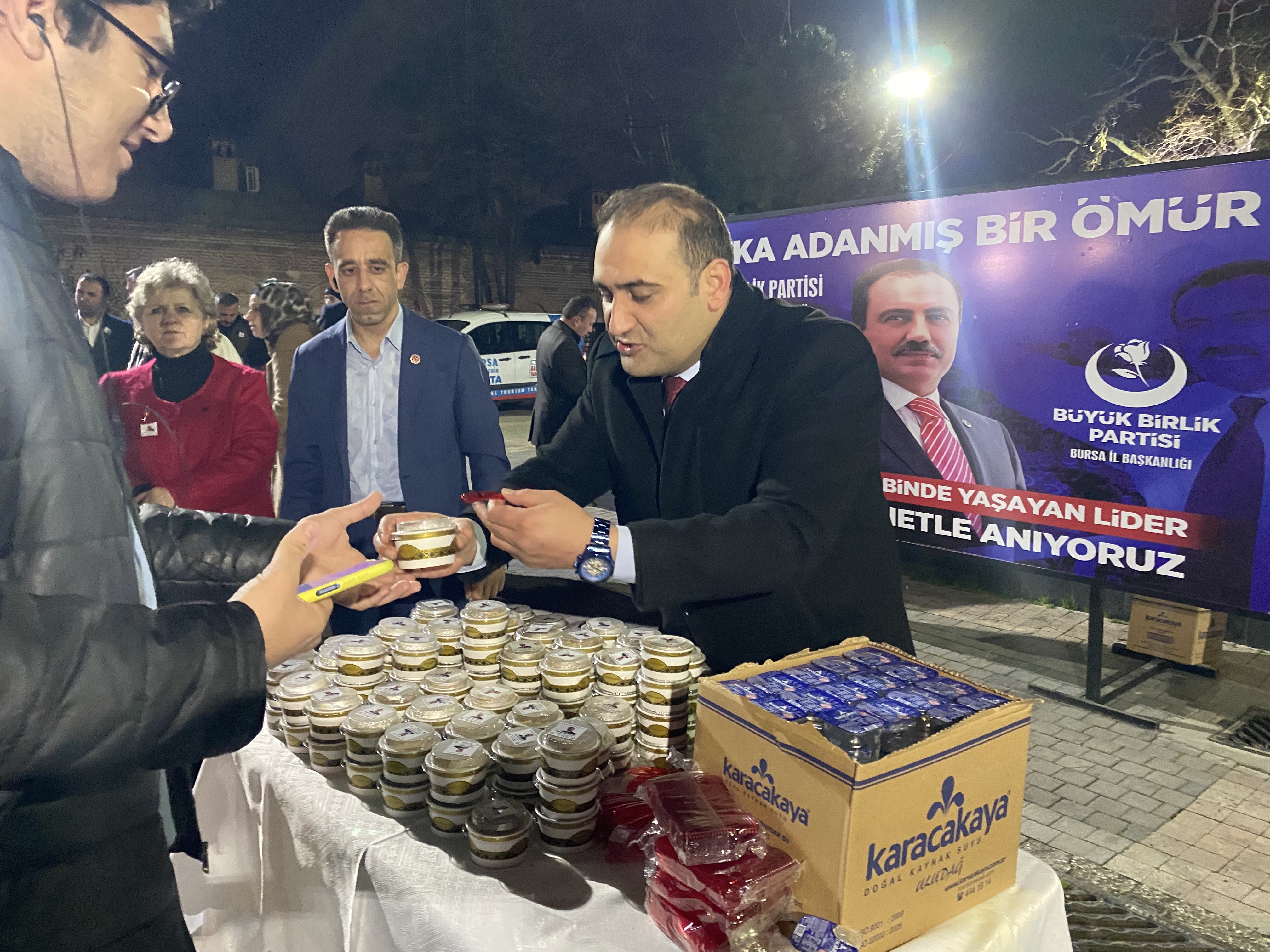 Bursa'da Muhsin Yazıcıoğlu için Ulucami'de mevlid okutuldu, helva ikram edildi