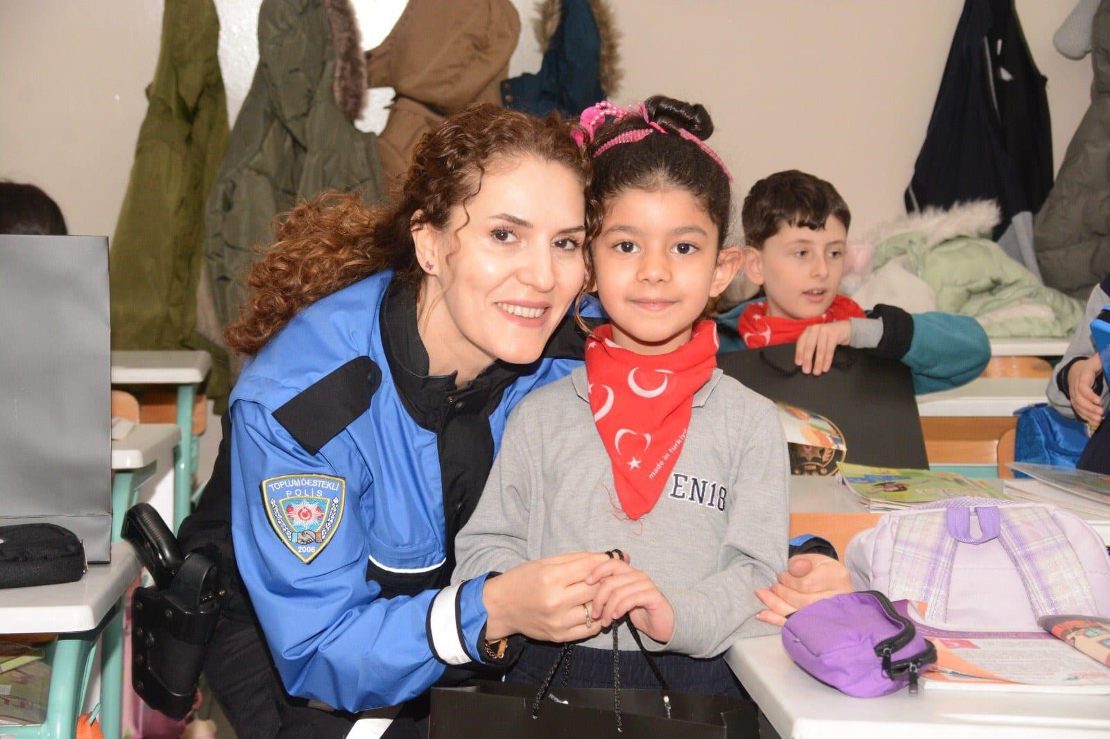 Bursa'da polislerden ilkokul öğrencilerine güvenlik eğitimi