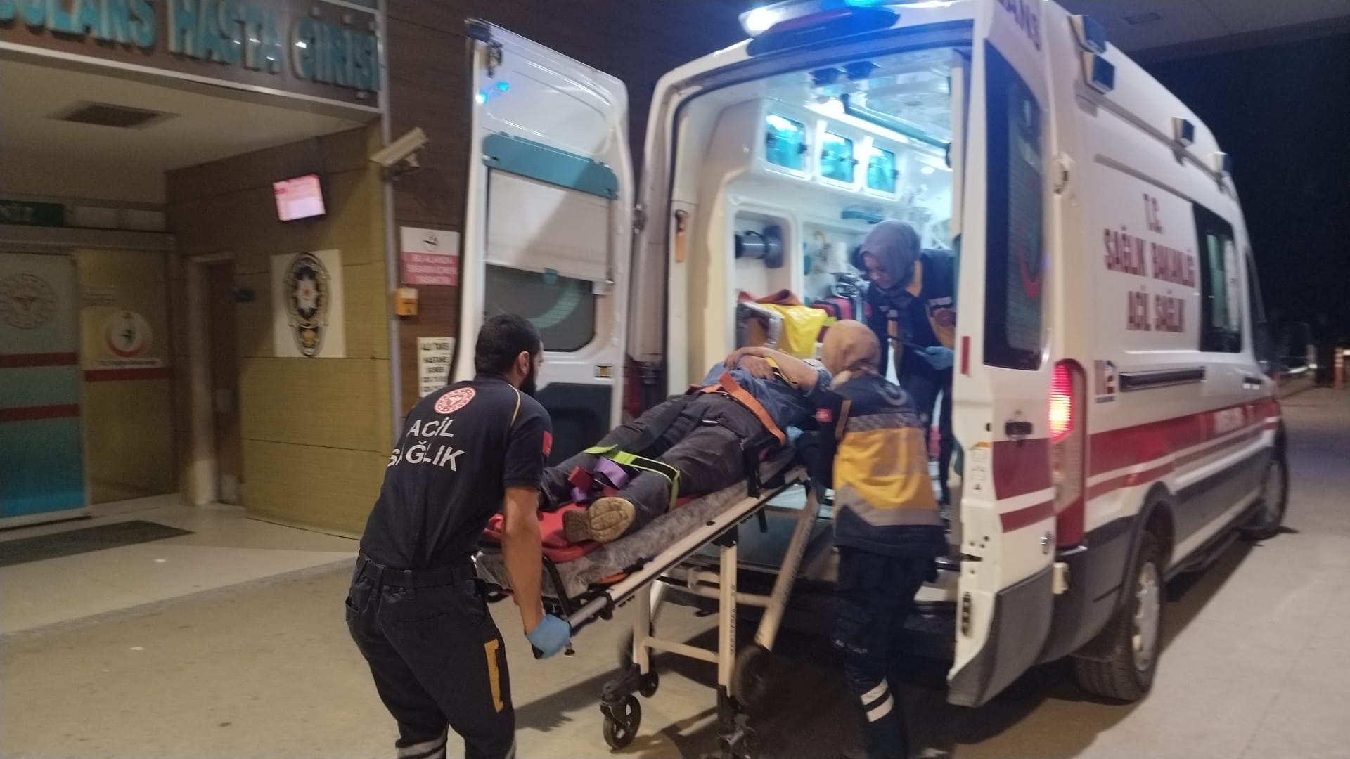 Bursa'da servis aracıyla çarpışan traktör sürücüsü ağır yaralandı