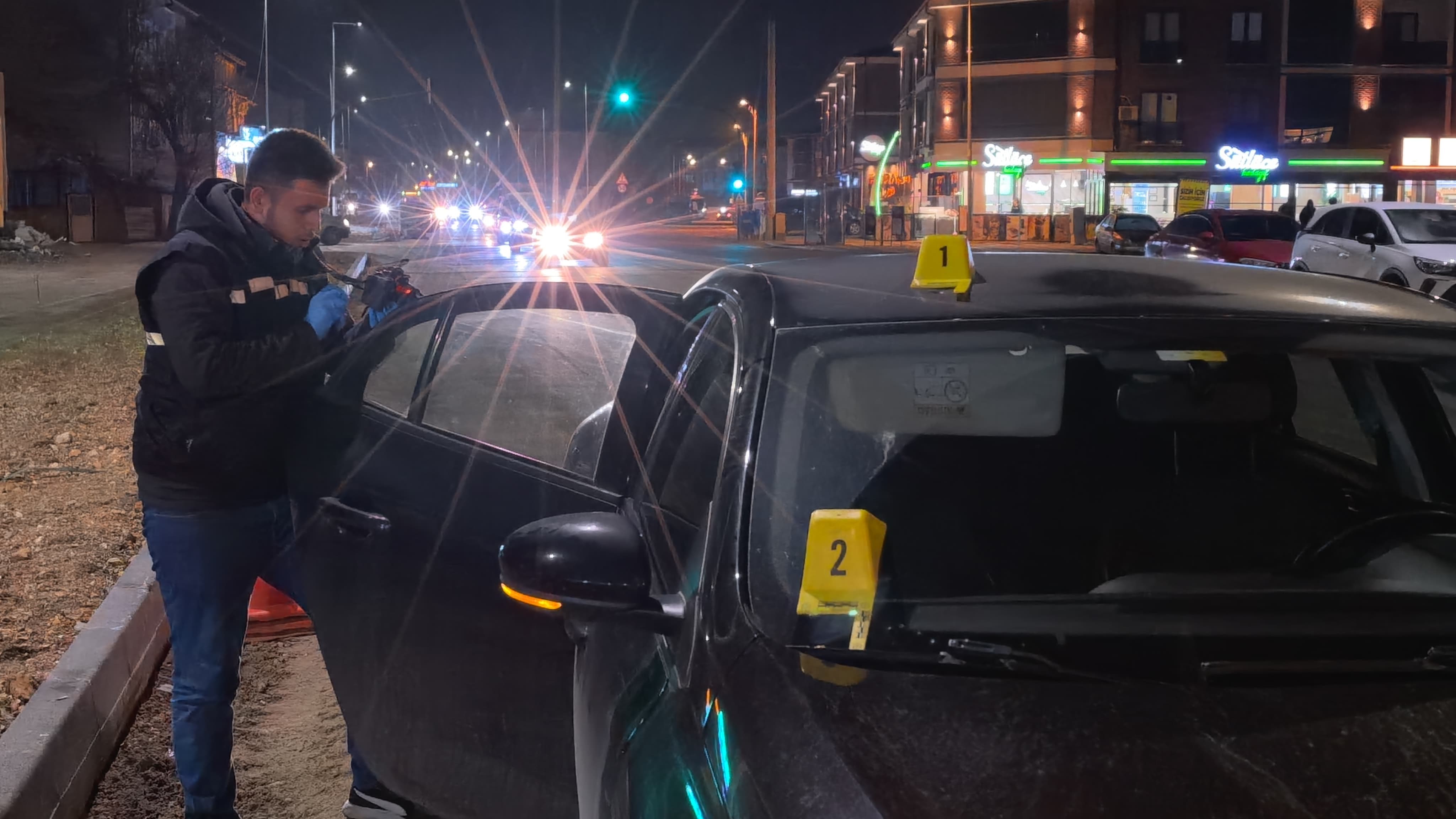 Bursa'da Seyir Halindeki Otomobile Yorgun Mermi İsabet Etti