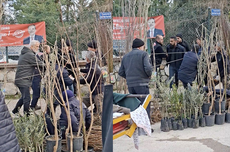 Bursa’da seyyar satıcılardan zabıtaya bıçaklı saldırı, 1 zabıta yaralandı