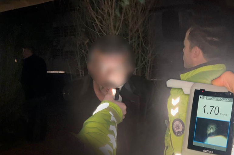 Bursa'da trafik polisinin tuvaleti gelen alkollü sürücüyle imtihanı