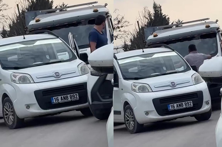 Bursa’da trafikte yol verme kavgası kamerada