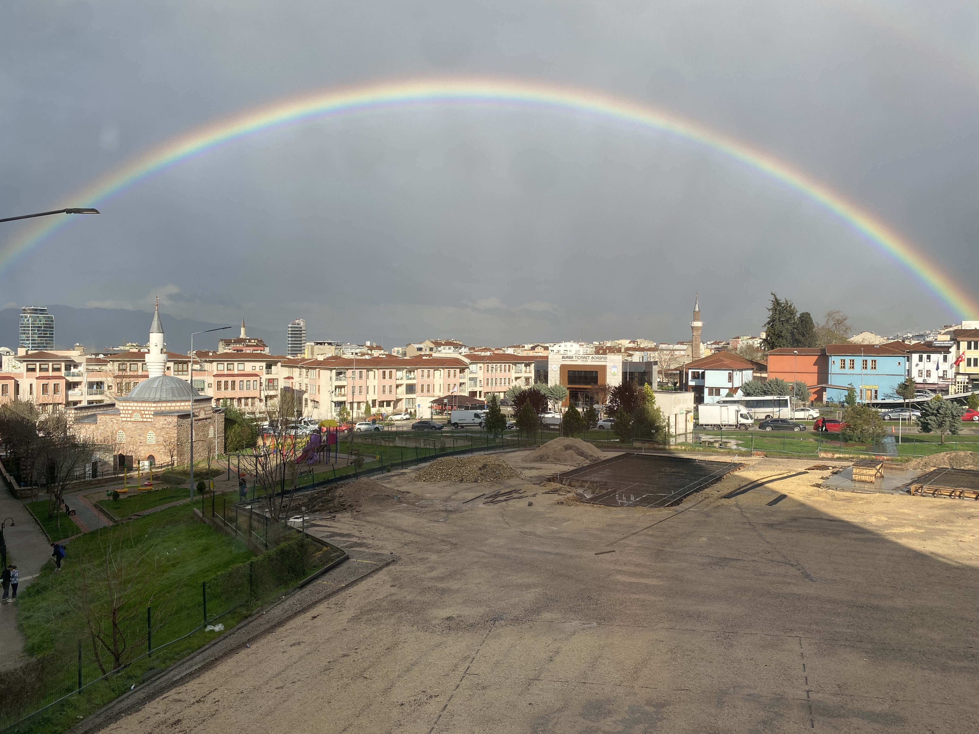 Bursa'da yağmur sonrası gökkuşağı şöleni