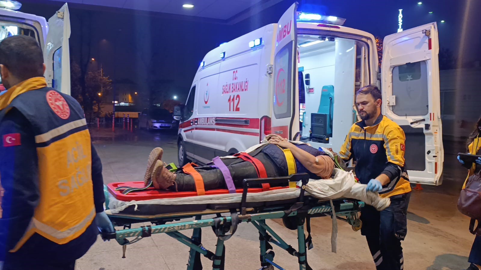 Bursa'da yolun karşısına geçmeye çalışan yayaya kamyonet çarptı