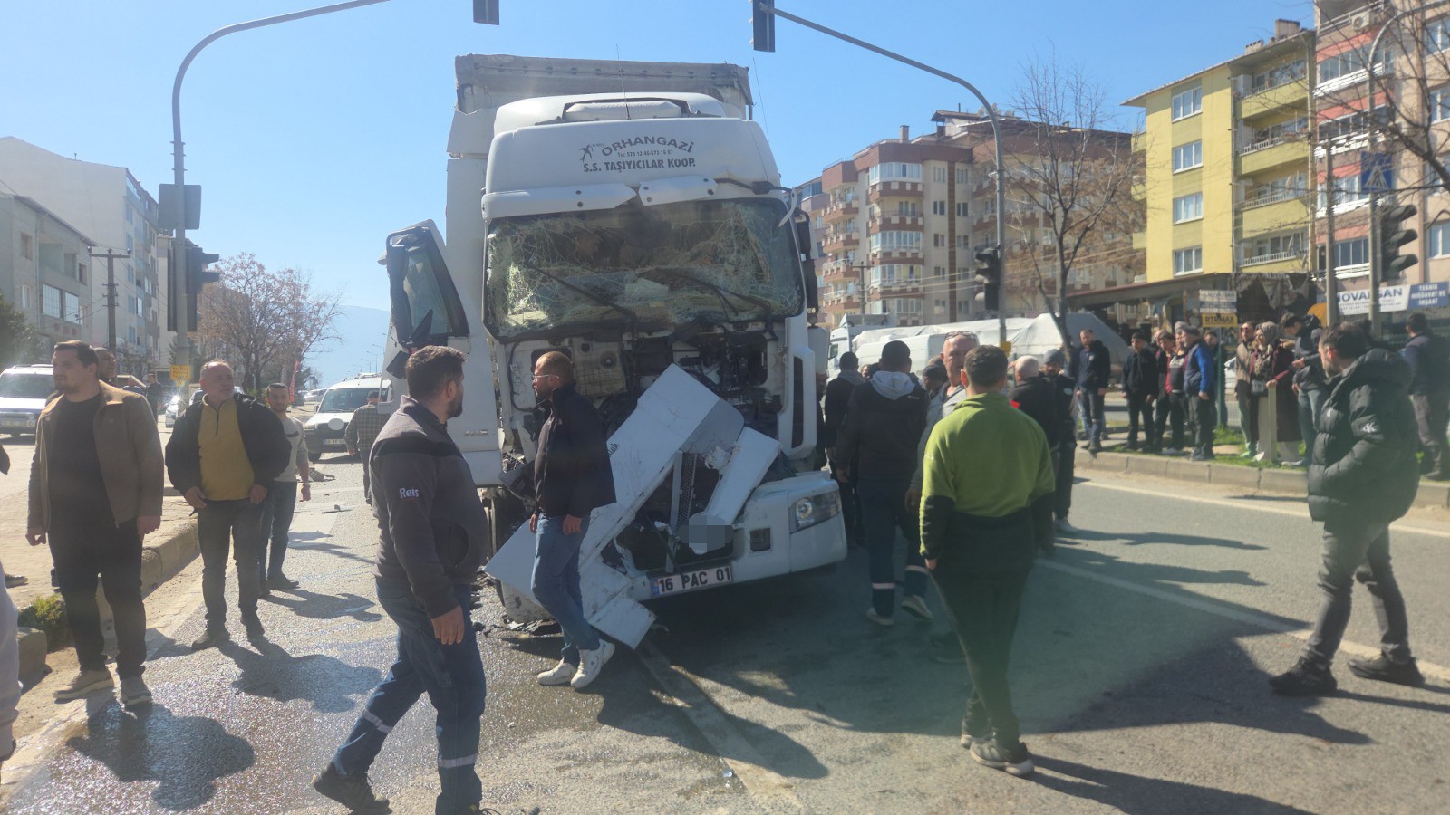 Bursa'da zincirleme trafik kazasında 5 kişi yaralandı