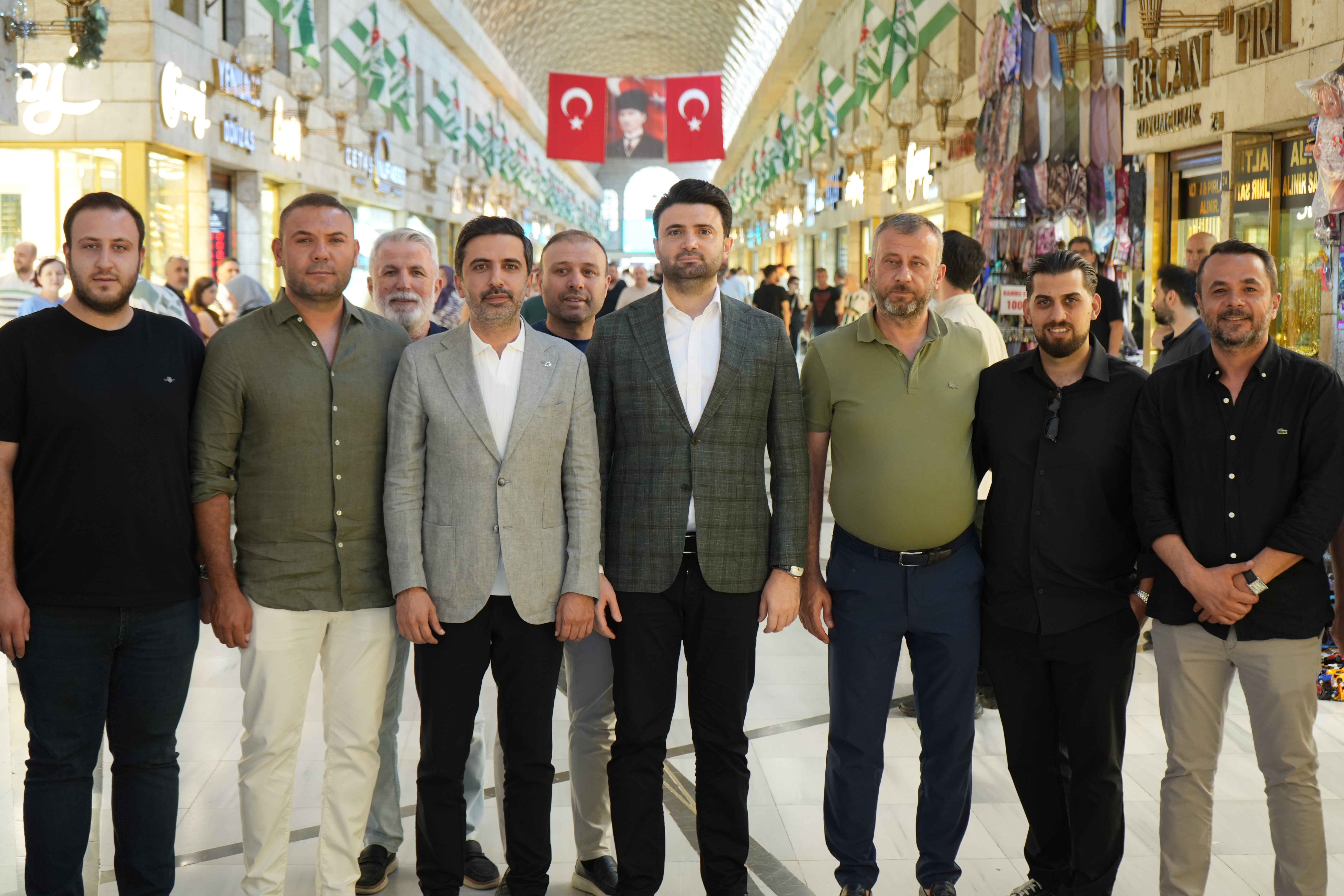Bursaspor Başkanı Enes Çelik Kapalı Çarşı’da esnafla buluştu