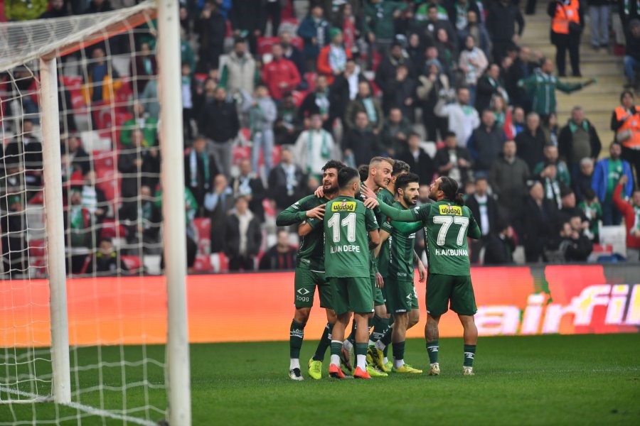 Bursaspor evinde farklı kazandı: 3-0