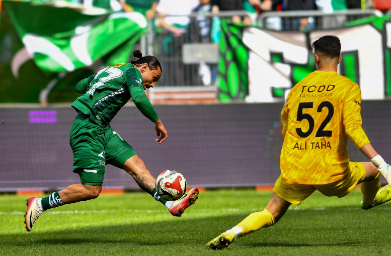 Bursaspor kazandı ama şampiyonluk haftaya kaldı