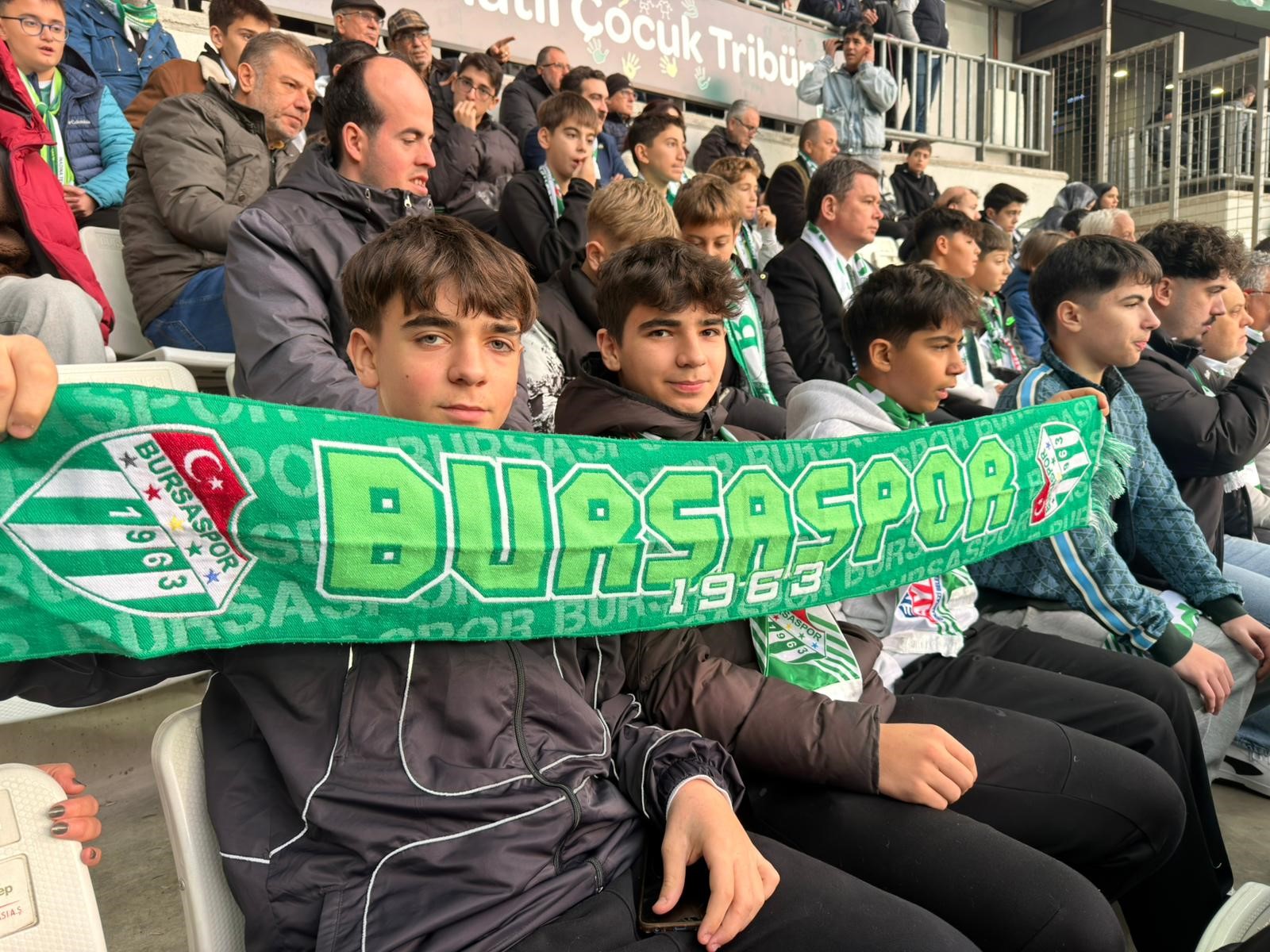 Bursaspor sevgisi çocukların kalplerine işlendi
