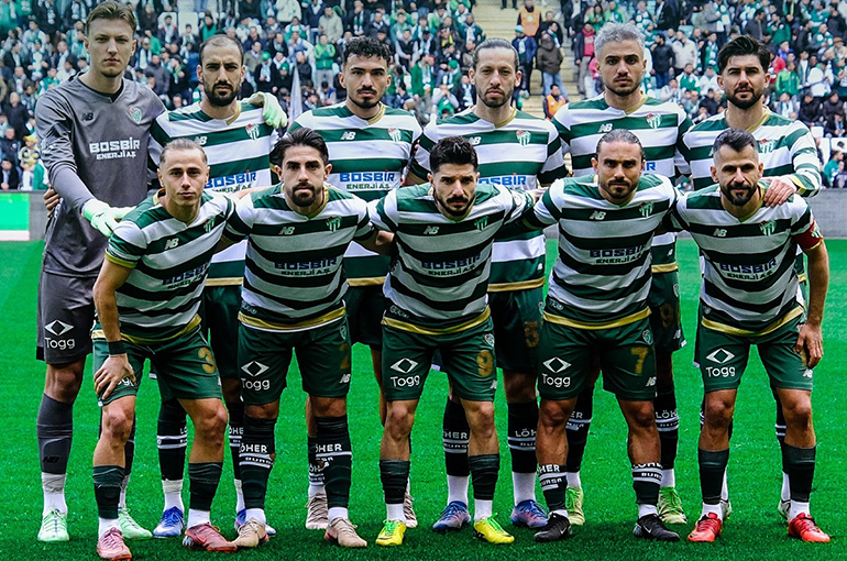 Bursaspor, Süper Lig'e yaklaşmak için zirve yürüyüşünü sürdürüyor
