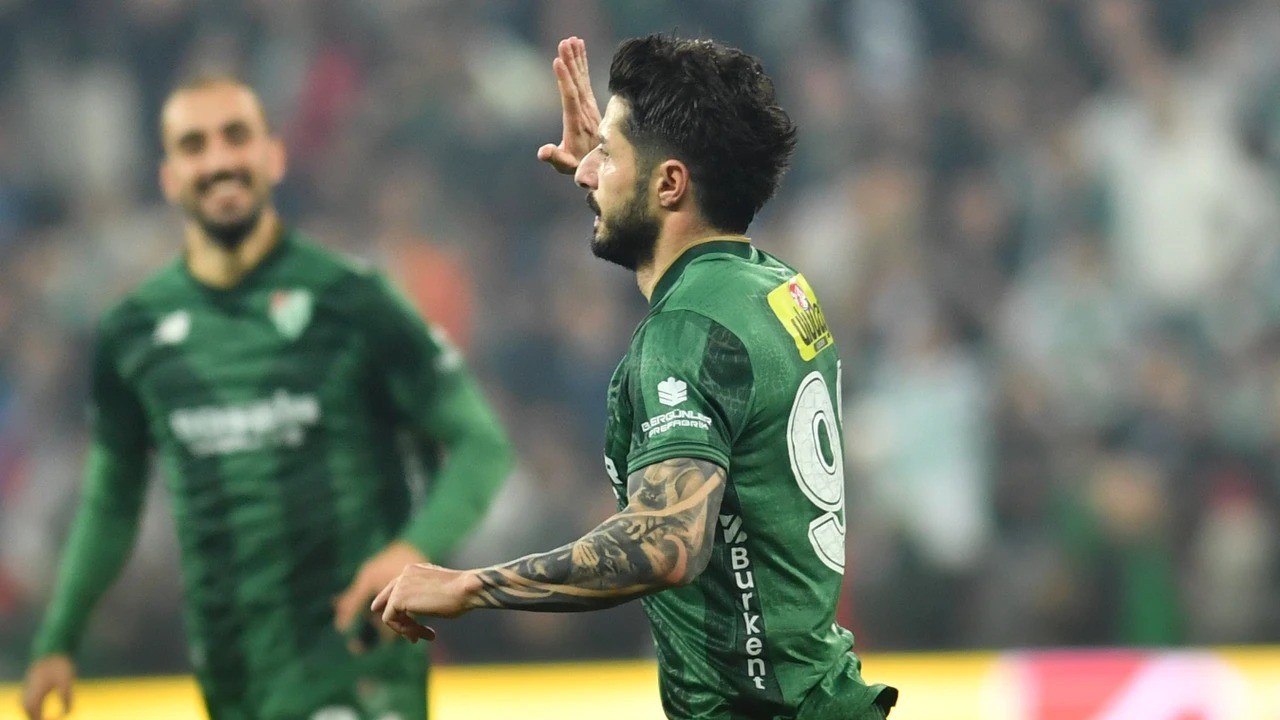 Bursaspor'da iç transfer: Barış Gök ile yola devam