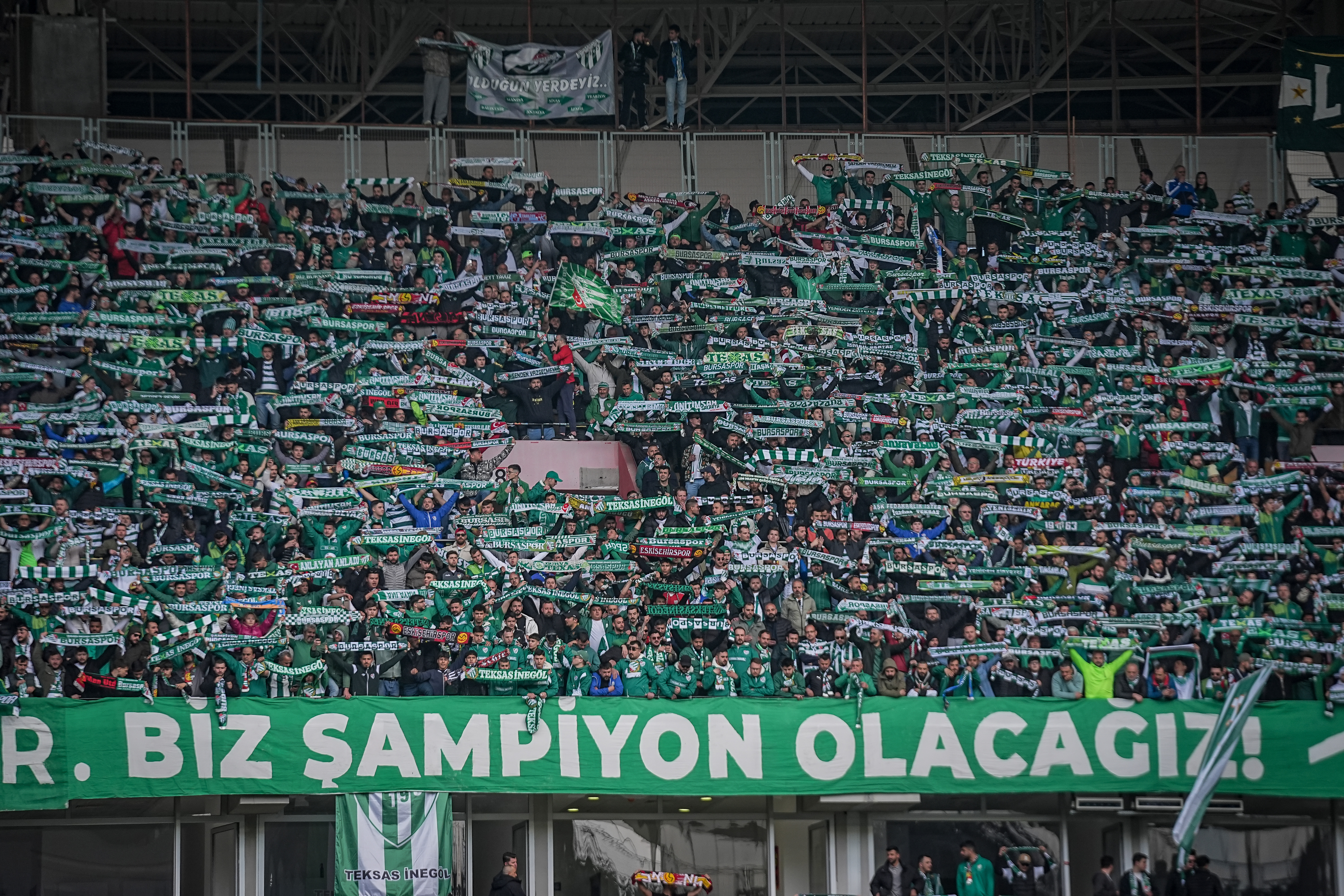 Bursaspor'un deplasman maçını 35 bin yeşil-beyazlı taraftar izledi