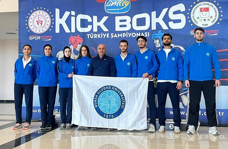 BUÜ’lü kick boksçular madalya ile döndü