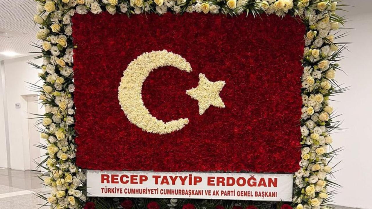 Cumhurbaşkanı Erdoğan'dan MHP Lideri Bahçeli'ye kutlama çiçeği