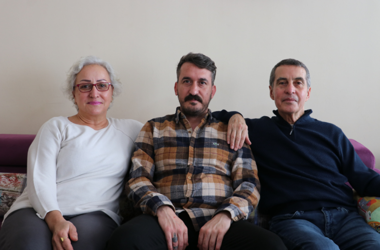 Emekli öğretmene hayat veren komşusunun oğlu aileden biri oldu