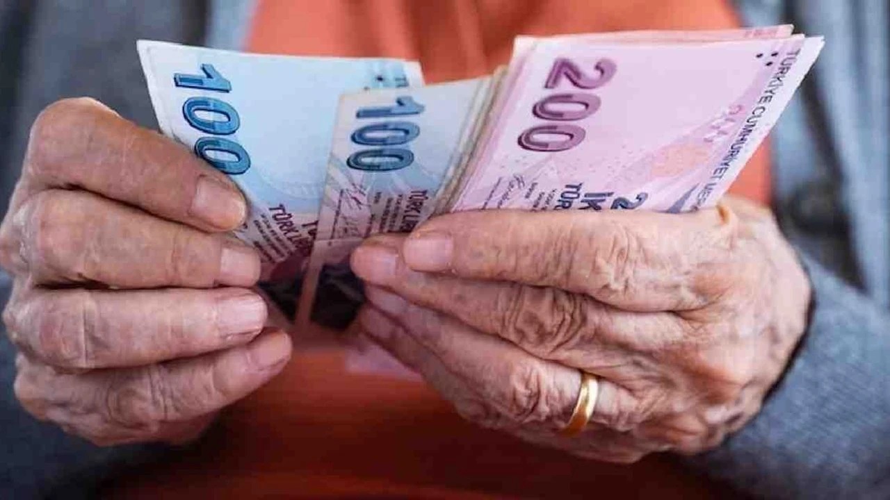 Emeklilerin ikramiye ve aylık ödemeleri bugün başlıyor