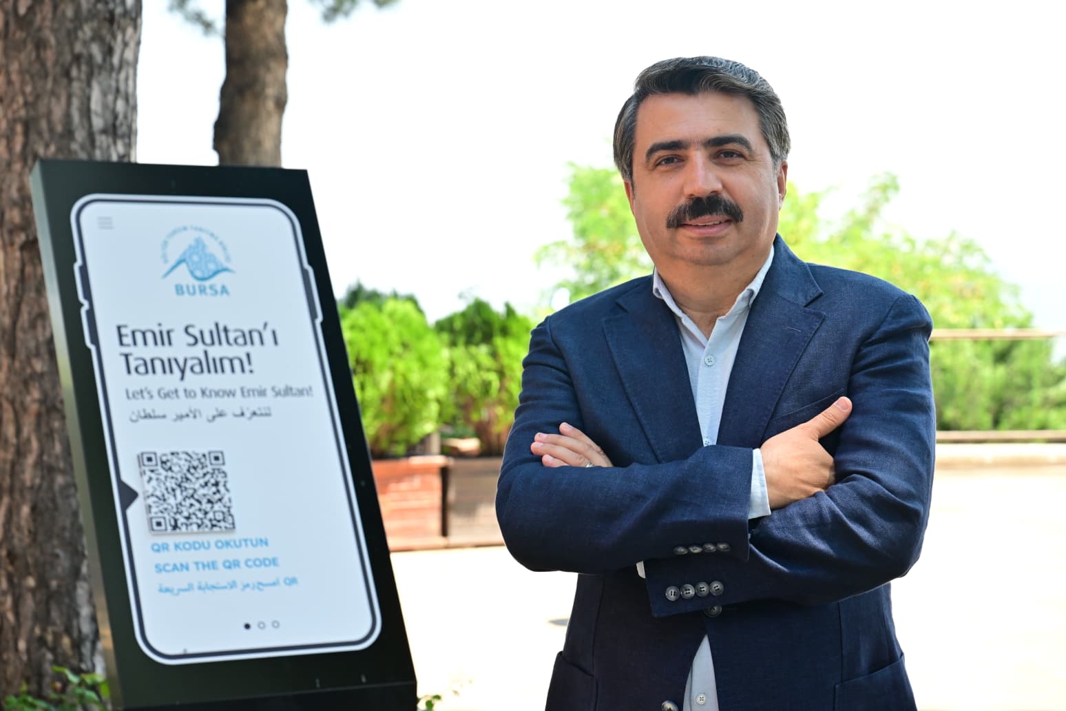 Emir Sultan Külliyesi'nin tarihi ve içindeki hat eserler dijital rehberde