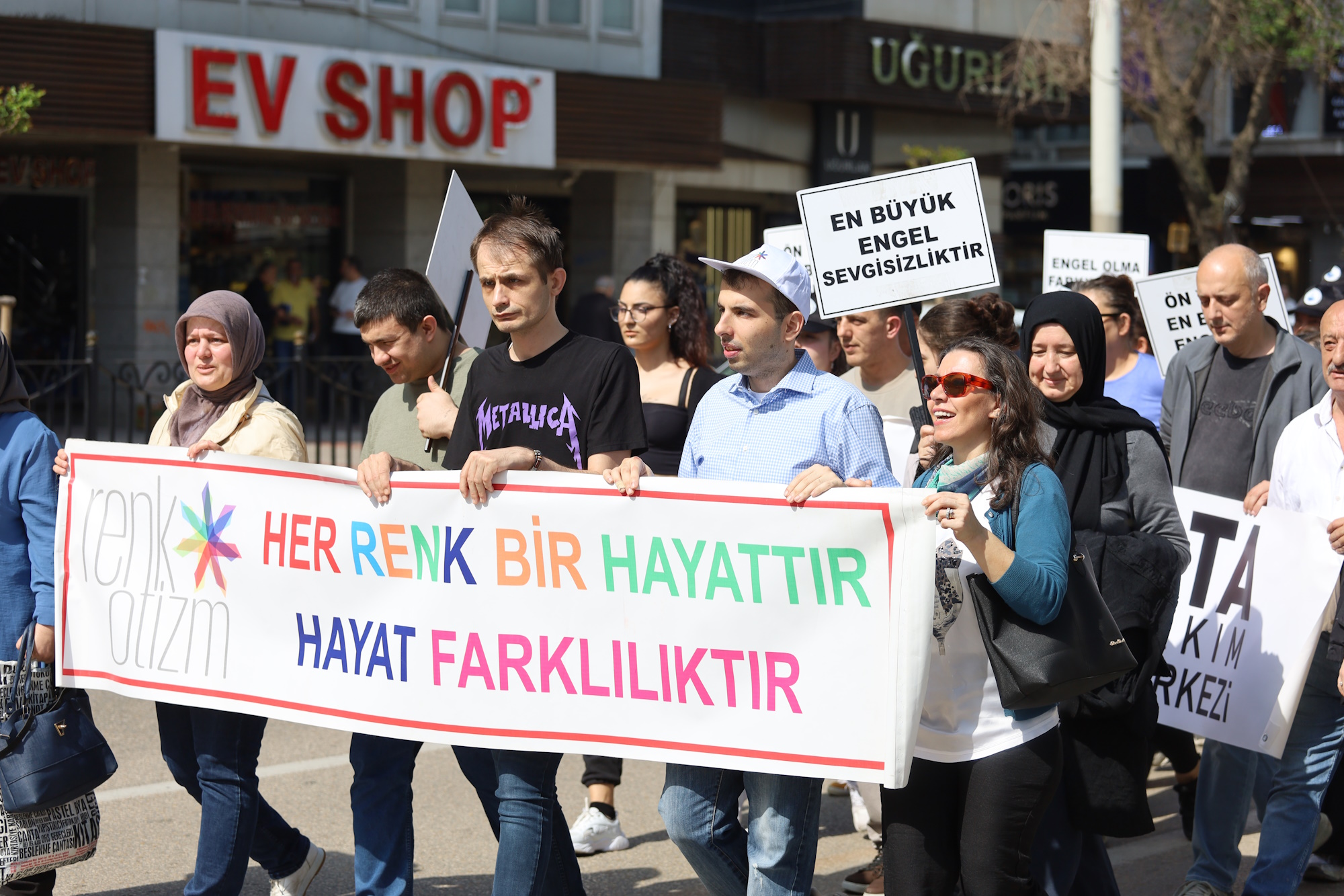 Engelsiz bir gelecek için yürüdüler