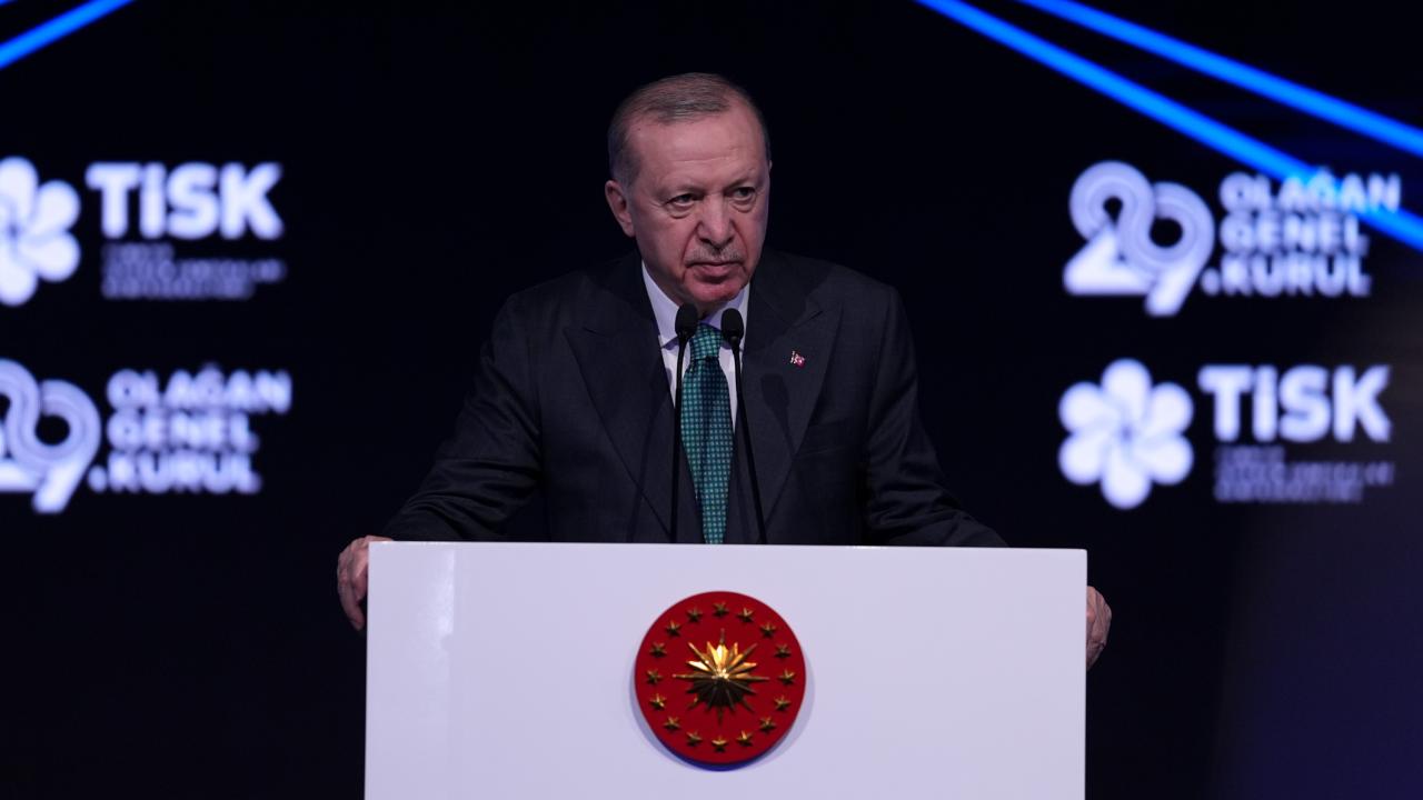 Erdoğan: Asgari ücret için TİSK'in elini taşın altına koymasını bekliyorum