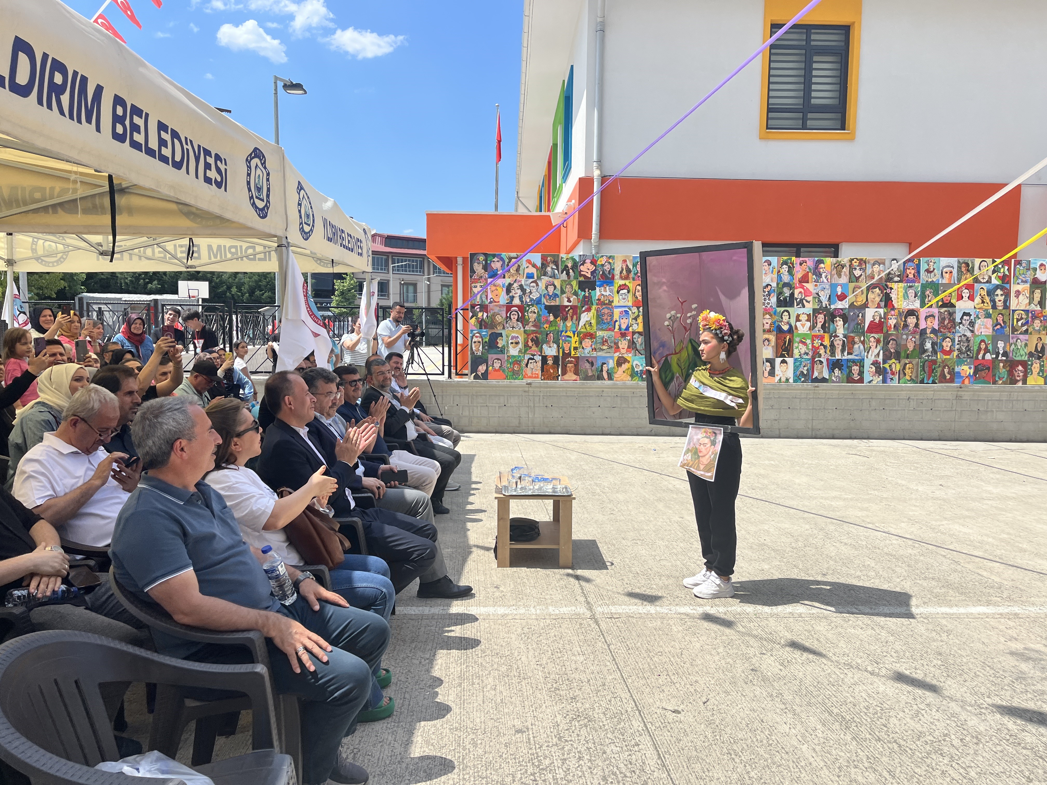 Frida Kahlo’nun eserleri, Bursa’da canlı tabloya dönüştü