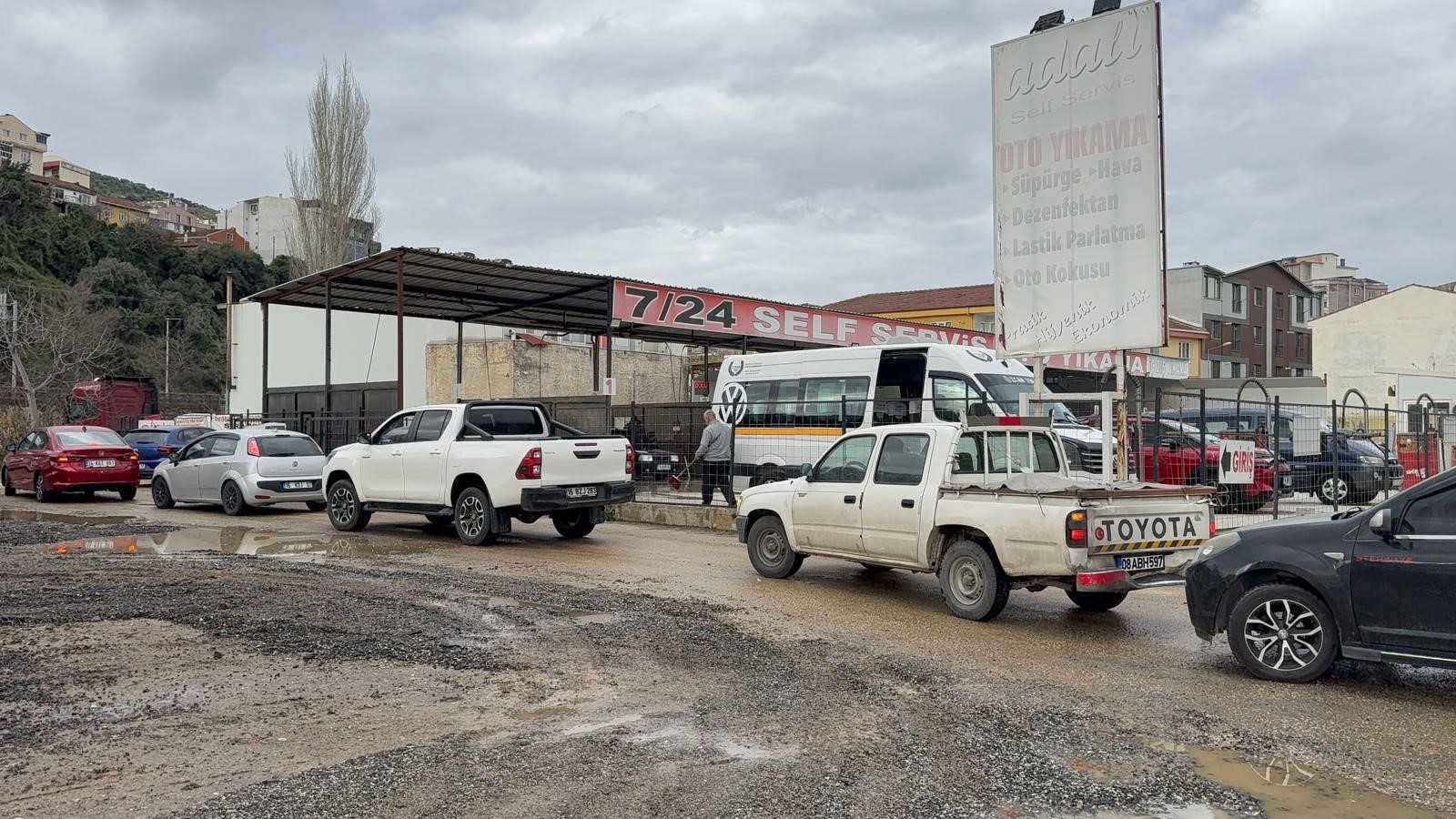 Gemlik’te Adeta Çamur Yağdı: Oto Yıkamacılarda kuyruk oluştu!