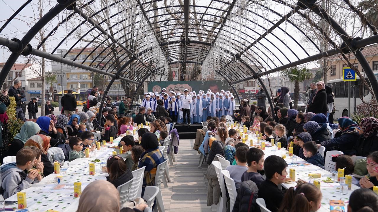 Gürsulu minikler tekne orucuyla iftar açtı